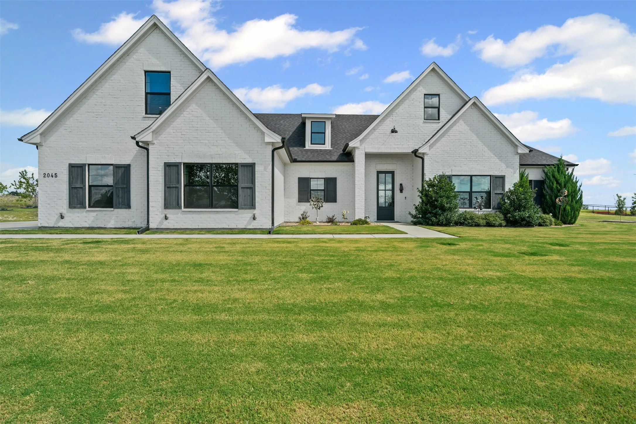 Single Family Residence For Sale in Parker County , 2045 Eagles Ridge Drive, Weatherford, Texas 76087, 4 Bedroom, 4 Bathroom, 3 Garage spaces, 3,000 Sqft, built in 2021, mls#21406274, Real Estate Agent in Weatherford, Homes For Sale in Parker county, Homes For Sale in Weatherford, Realtor in Weatherford Texas, Real Estate Brokerage Independent Realty Texas, Luminita Cordes Realtor