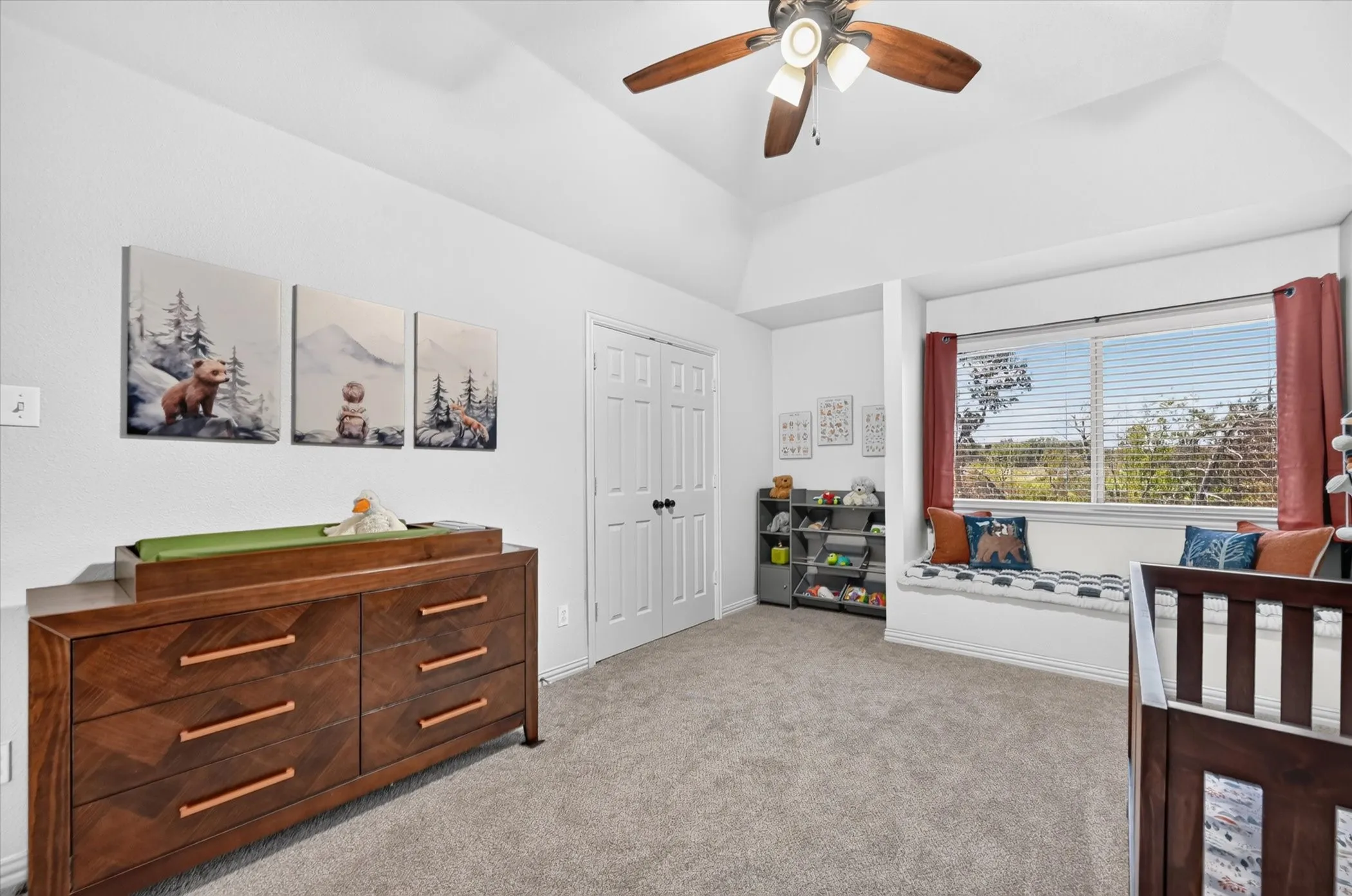 Single Family Residence For Sale in Denton County , 106 Mustang Trail, Shady Shores, Texas 76208, 4 Bedroom, 3 Bathroom, 2 Garage spaces, 2,720 Sqft, built in 1997, mls#21393207, Real Estate Agent in Shady Shores, Homes For Sale in Denton county, Homes For Sale in Shady Shores, Realtor in Shady Shores Texas, Real Estate Brokerage Independent Realty Texas, Luminita Cordes Realtor