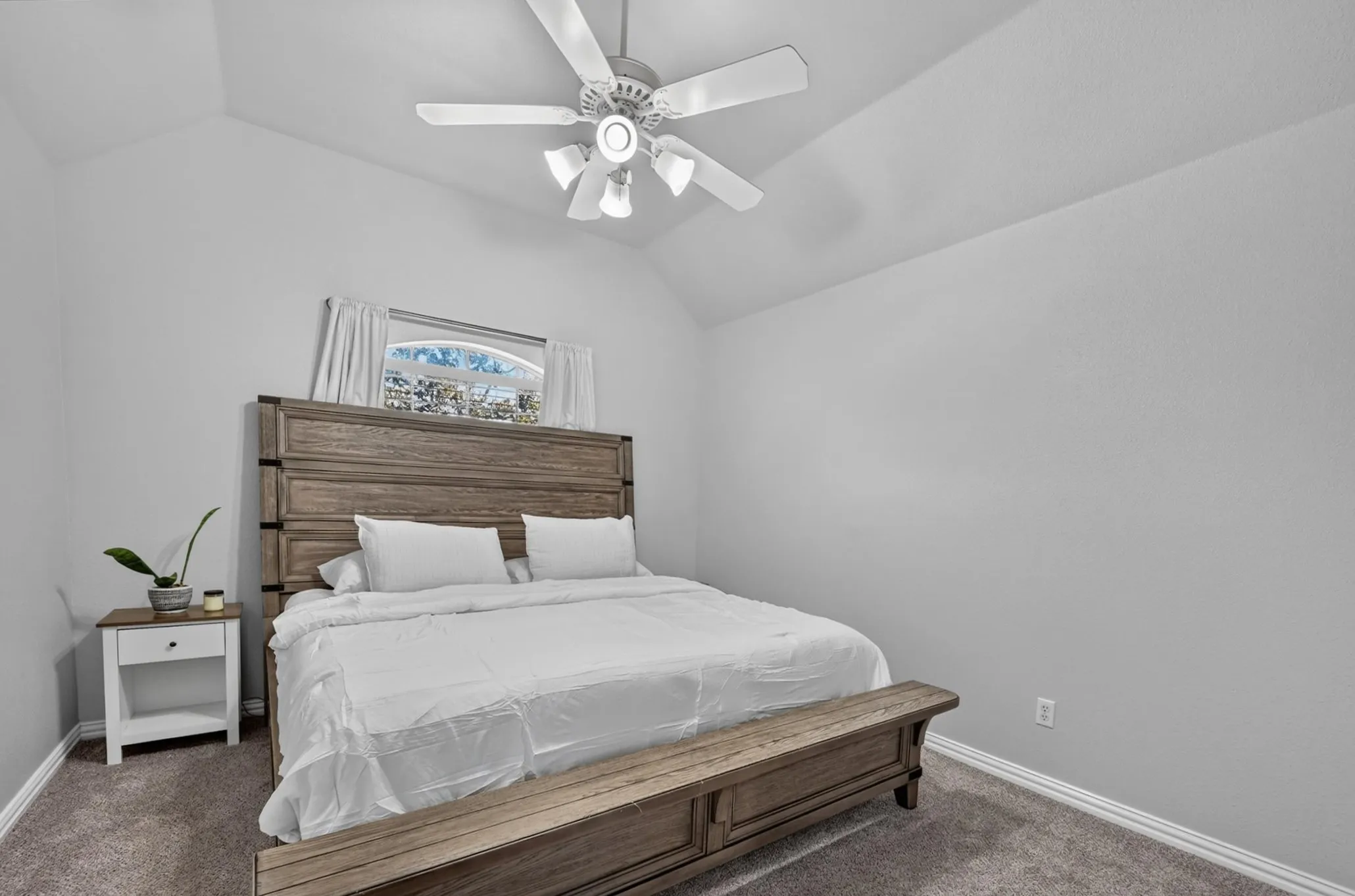 Single Family Residence For Sale in Denton County , 106 Mustang Trail, Shady Shores, Texas 76208, 4 Bedroom, 3 Bathroom, 2 Garage spaces, 2,720 Sqft, built in 1997, mls#21393207, Real Estate Agent in Shady Shores, Homes For Sale in Denton county, Homes For Sale in Shady Shores, Realtor in Shady Shores Texas, Real Estate Brokerage Independent Realty Texas, Luminita Cordes Realtor