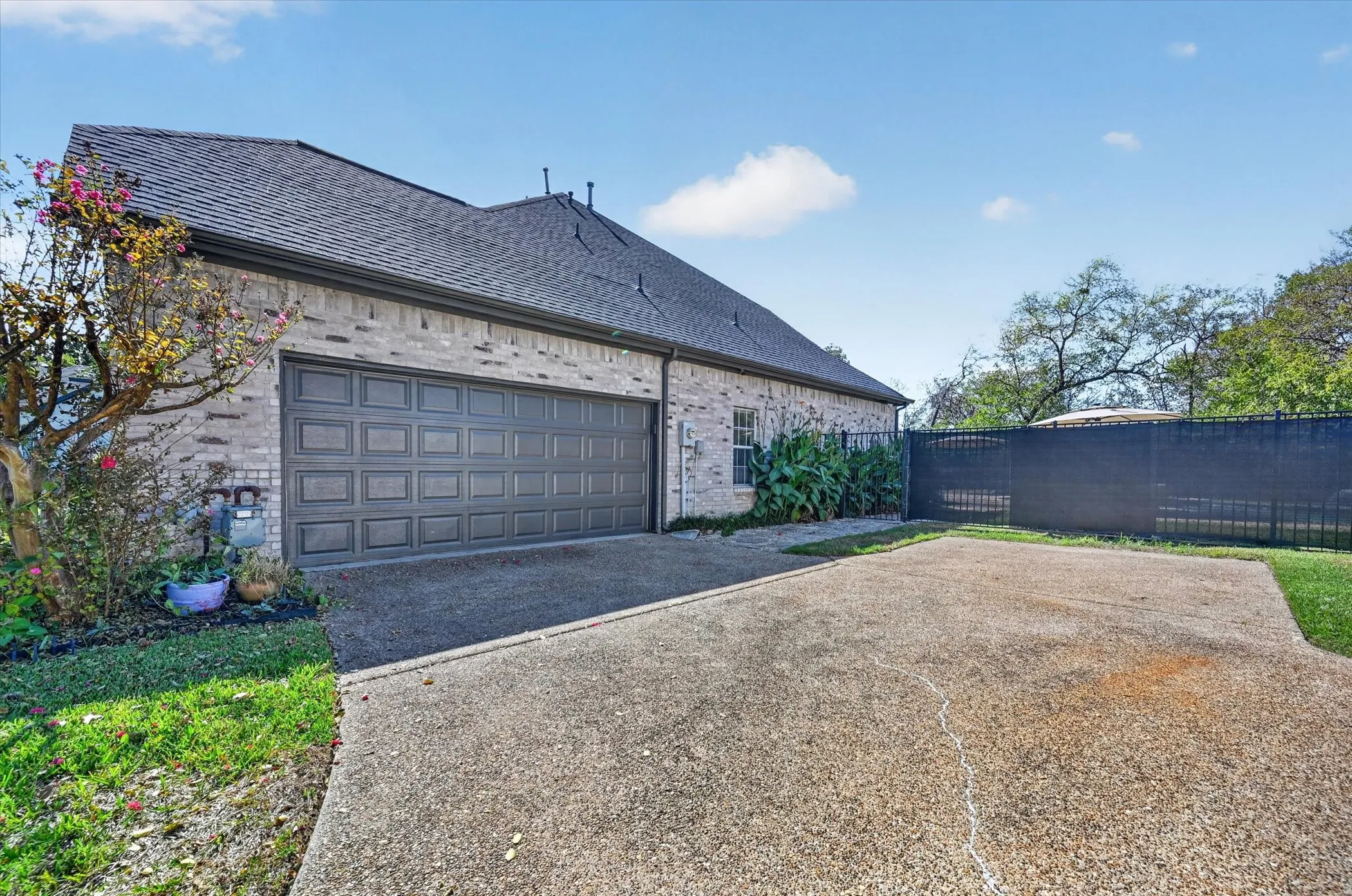 Single Family Residence For Sale in Denton County , 106 Mustang Trail, Shady Shores, Texas 76208, 4 Bedroom, 3 Bathroom, 2 Garage spaces, 2,720 Sqft, built in 1997, mls#21393207, Real Estate Agent in Shady Shores, Homes For Sale in Denton county, Homes For Sale in Shady Shores, Realtor in Shady Shores Texas, Real Estate Brokerage Independent Realty Texas, Luminita Cordes Realtor