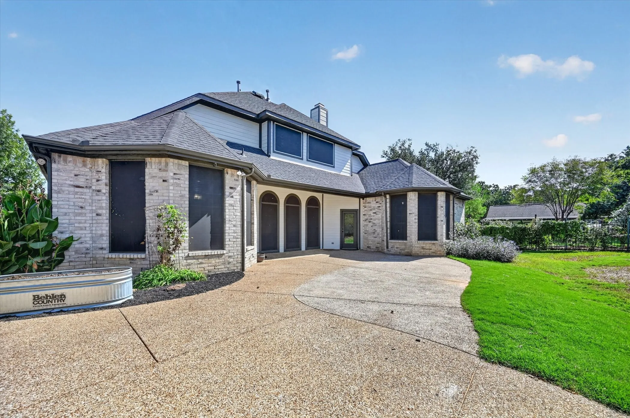 Single Family Residence For Sale in Denton County , 106 Mustang Trail, Shady Shores, Texas 76208, 4 Bedroom, 3 Bathroom, 2 Garage spaces, 2,720 Sqft, built in 1997, mls#21393207, Real Estate Agent in Shady Shores, Homes For Sale in Denton county, Homes For Sale in Shady Shores, Realtor in Shady Shores Texas, Real Estate Brokerage Independent Realty Texas, Luminita Cordes Realtor