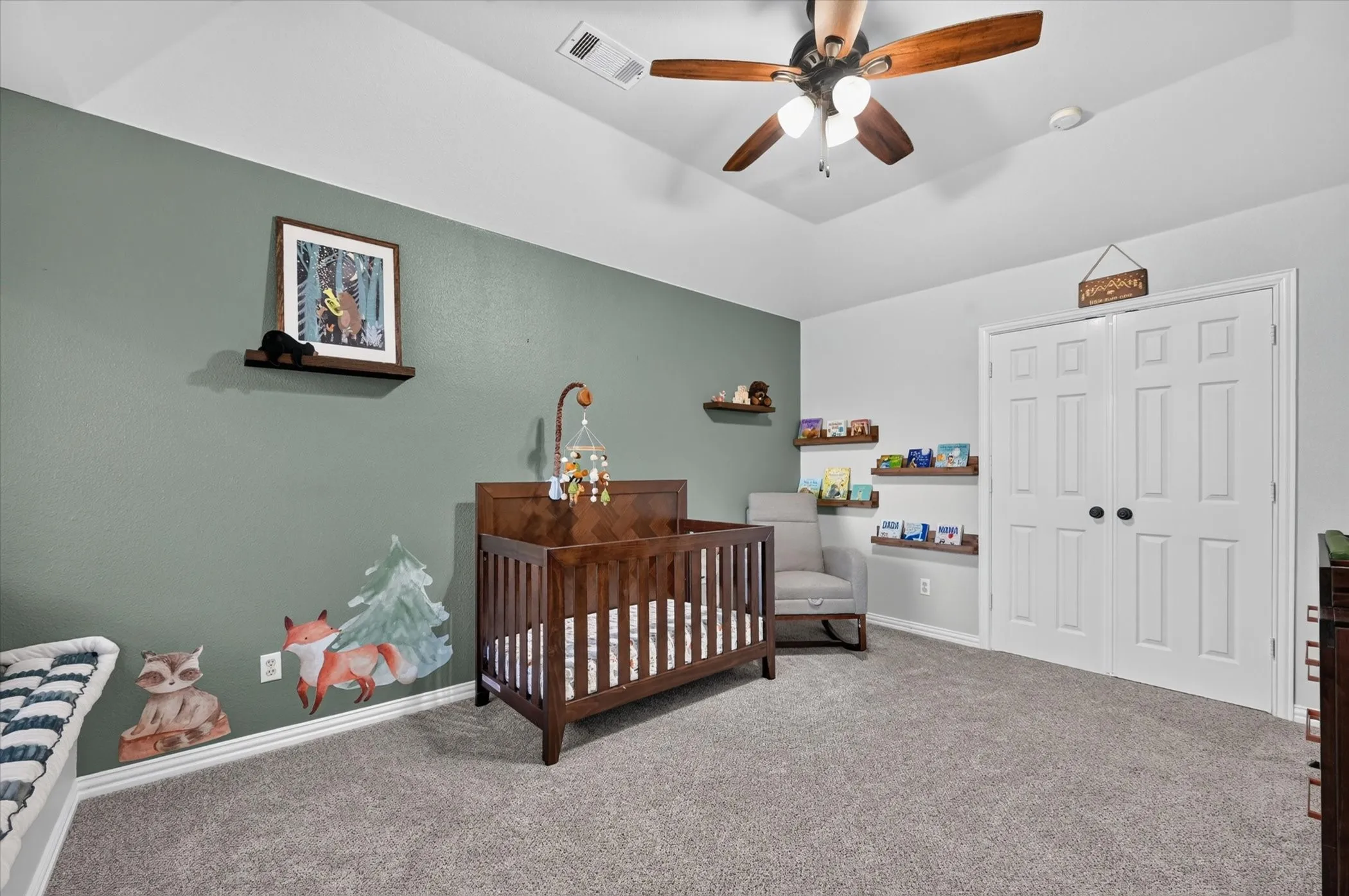 Single Family Residence For Sale in Denton County , 106 Mustang Trail, Shady Shores, Texas 76208, 4 Bedroom, 3 Bathroom, 2 Garage spaces, 2,720 Sqft, built in 1997, mls#21393207, Real Estate Agent in Shady Shores, Homes For Sale in Denton county, Homes For Sale in Shady Shores, Realtor in Shady Shores Texas, Real Estate Brokerage Independent Realty Texas, Luminita Cordes Realtor