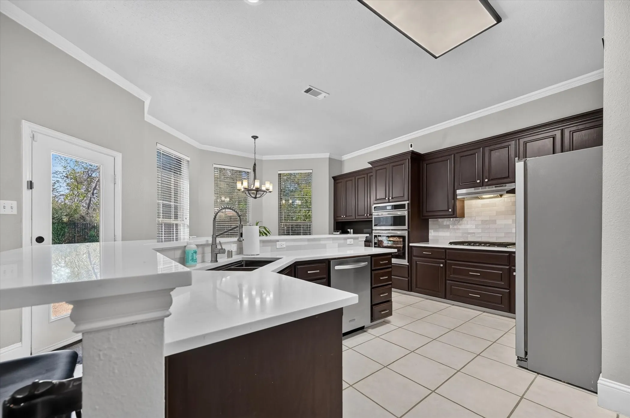 Single Family Residence For Sale in Denton County , 106 Mustang Trail, Shady Shores, Texas 76208, 4 Bedroom, 3 Bathroom, 2 Garage spaces, 2,720 Sqft, built in 1997, mls#21393207, Real Estate Agent in Shady Shores, Homes For Sale in Denton county, Homes For Sale in Shady Shores, Realtor in Shady Shores Texas, Real Estate Brokerage Independent Realty Texas, Luminita Cordes Realtor