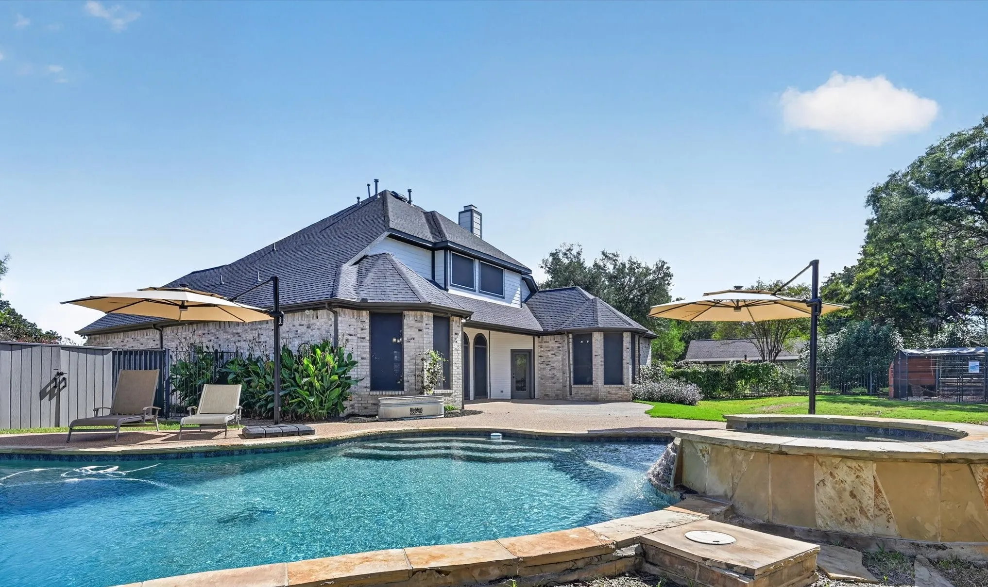 Single Family Residence For Sale in Denton County , 106 Mustang Trail, Shady Shores, Texas 76208, 4 Bedroom, 3 Bathroom, 2 Garage spaces, 2,720 Sqft, built in 1997, mls#21393207, Real Estate Agent in Shady Shores, Homes For Sale in Denton county, Homes For Sale in Shady Shores, Realtor in Shady Shores Texas, Real Estate Brokerage Independent Realty Texas, Luminita Cordes Realtor