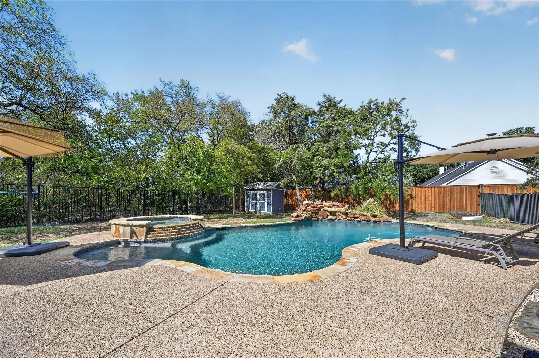 Single Family Residence For Sale in Denton County , 106 Mustang Trail, Shady Shores, Texas 76208, 4 Bedroom, 3 Bathroom, 2 Garage spaces, 2,720 Sqft, built in 1997, mls#21393207, Real Estate Agent in Shady Shores, Homes For Sale in Denton county, Homes For Sale in Shady Shores, Realtor in Shady Shores Texas, Real Estate Brokerage Independent Realty Texas, Luminita Cordes Realtor