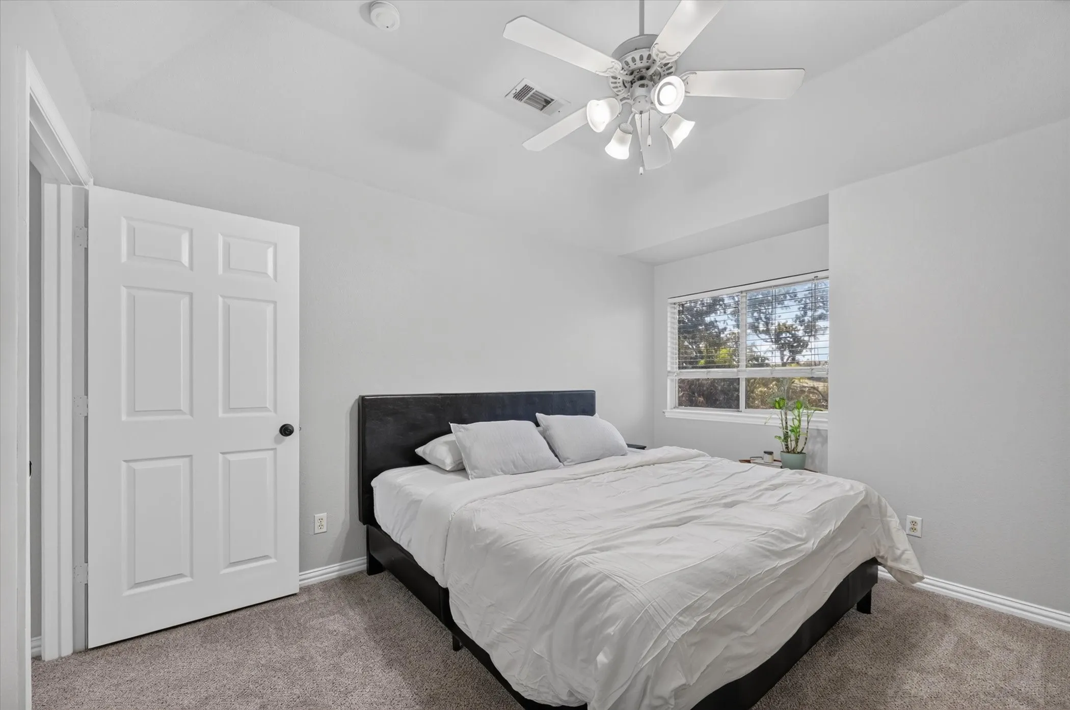 Single Family Residence For Sale in Denton County , 106 Mustang Trail, Shady Shores, Texas 76208, 4 Bedroom, 3 Bathroom, 2 Garage spaces, 2,720 Sqft, built in 1997, mls#21393207, Real Estate Agent in Shady Shores, Homes For Sale in Denton county, Homes For Sale in Shady Shores, Realtor in Shady Shores Texas, Real Estate Brokerage Independent Realty Texas, Luminita Cordes Realtor