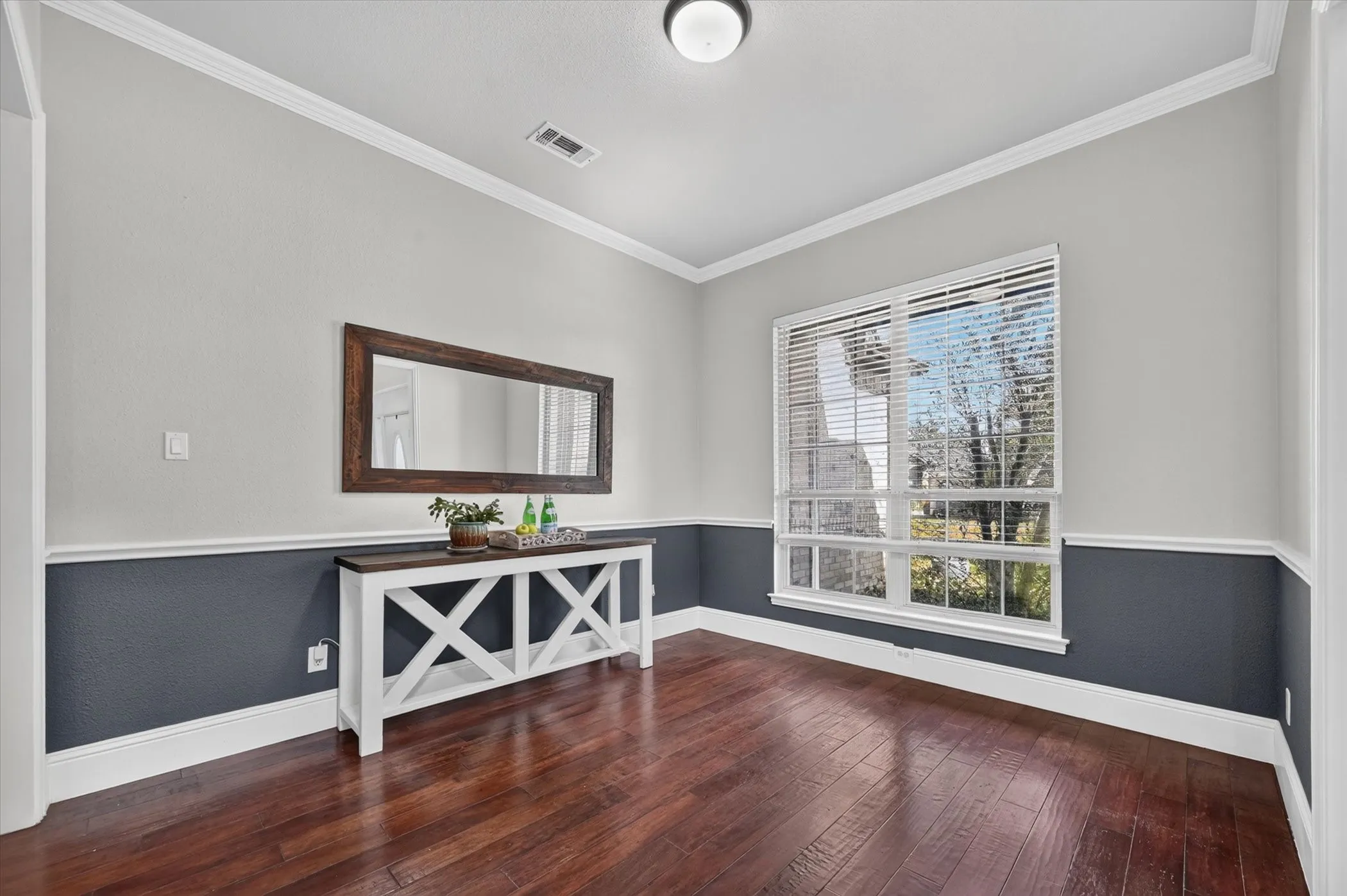 Single Family Residence For Sale in Denton County , 106 Mustang Trail, Shady Shores, Texas 76208, 4 Bedroom, 3 Bathroom, 2 Garage spaces, 2,720 Sqft, built in 1997, mls#21393207, Real Estate Agent in Shady Shores, Homes For Sale in Denton county, Homes For Sale in Shady Shores, Realtor in Shady Shores Texas, Real Estate Brokerage Independent Realty Texas, Luminita Cordes Realtor