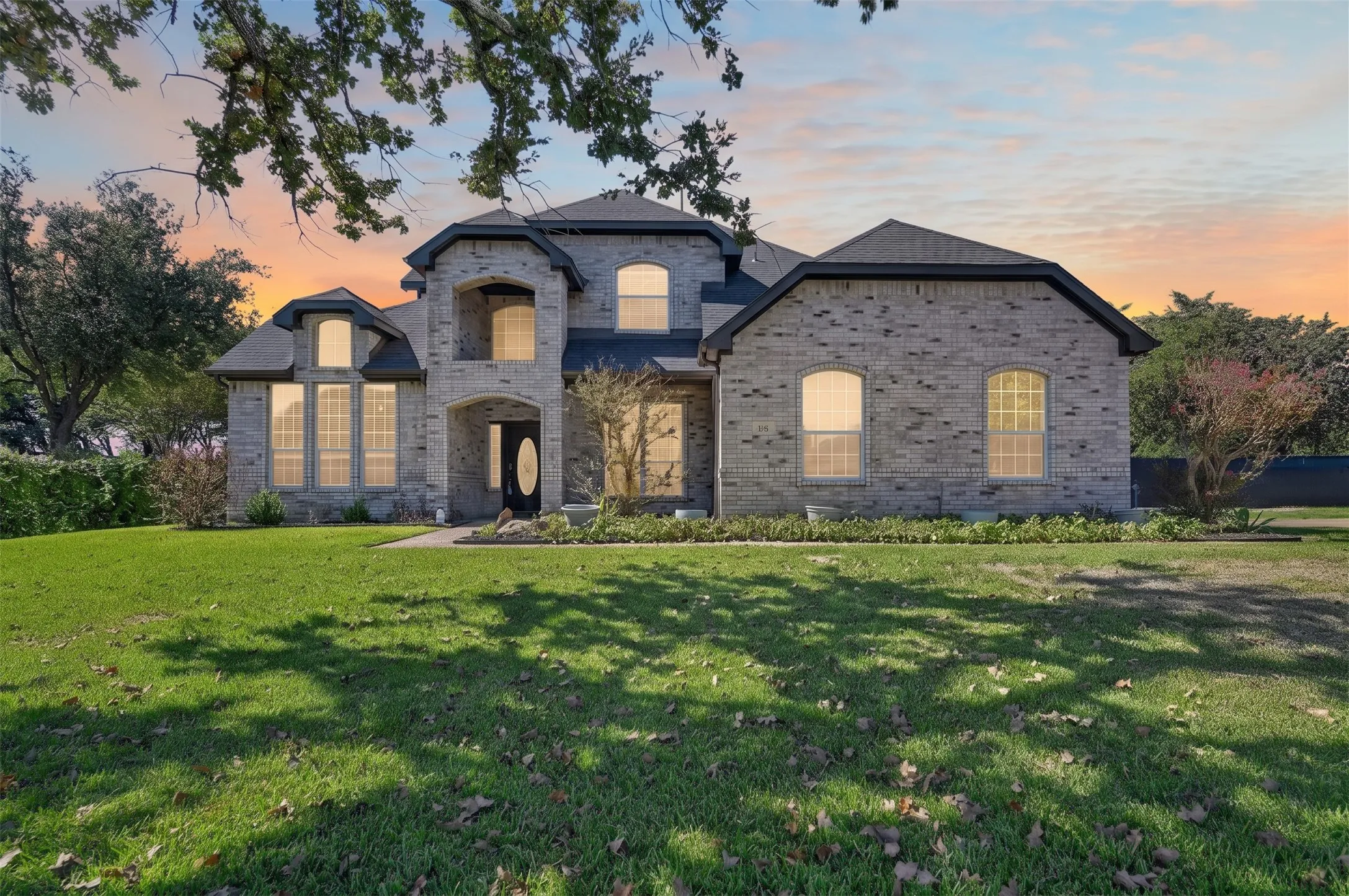Single Family Residence For Sale in Denton County , 106 Mustang Trail, Shady Shores, Texas 76208, 4 Bedroom, 3 Bathroom, 2 Garage spaces, 2,720 Sqft, built in 1997, mls#21393207, Real Estate Agent in Shady Shores, Homes For Sale in Denton county, Homes For Sale in Shady Shores, Realtor in Shady Shores Texas, Real Estate Brokerage Independent Realty Texas, Luminita Cordes Realtor