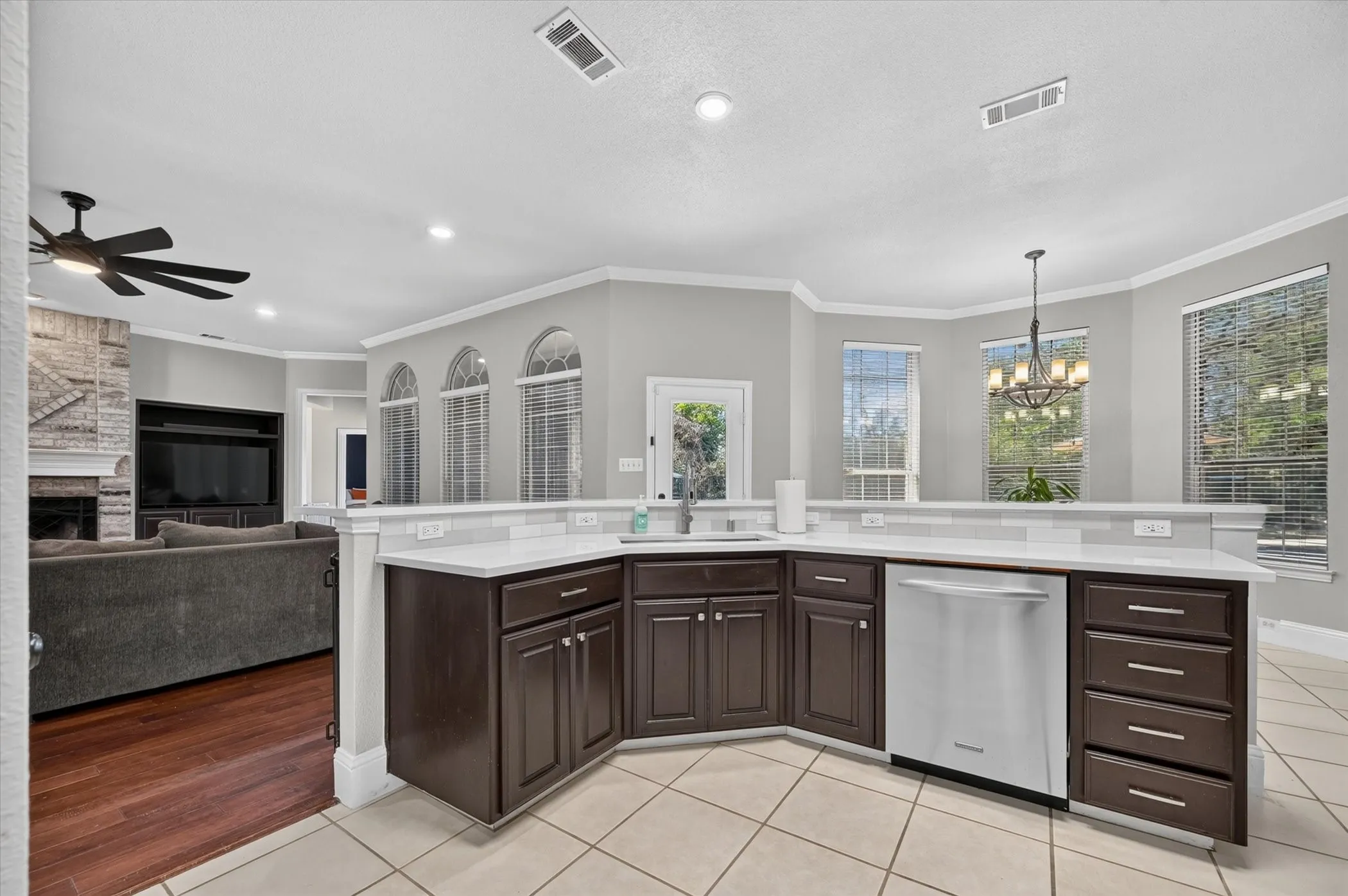 Single Family Residence For Sale in Denton County , 106 Mustang Trail, Shady Shores, Texas 76208, 4 Bedroom, 3 Bathroom, 2 Garage spaces, 2,720 Sqft, built in 1997, mls#21393207, Real Estate Agent in Shady Shores, Homes For Sale in Denton county, Homes For Sale in Shady Shores, Realtor in Shady Shores Texas, Real Estate Brokerage Independent Realty Texas, Luminita Cordes Realtor