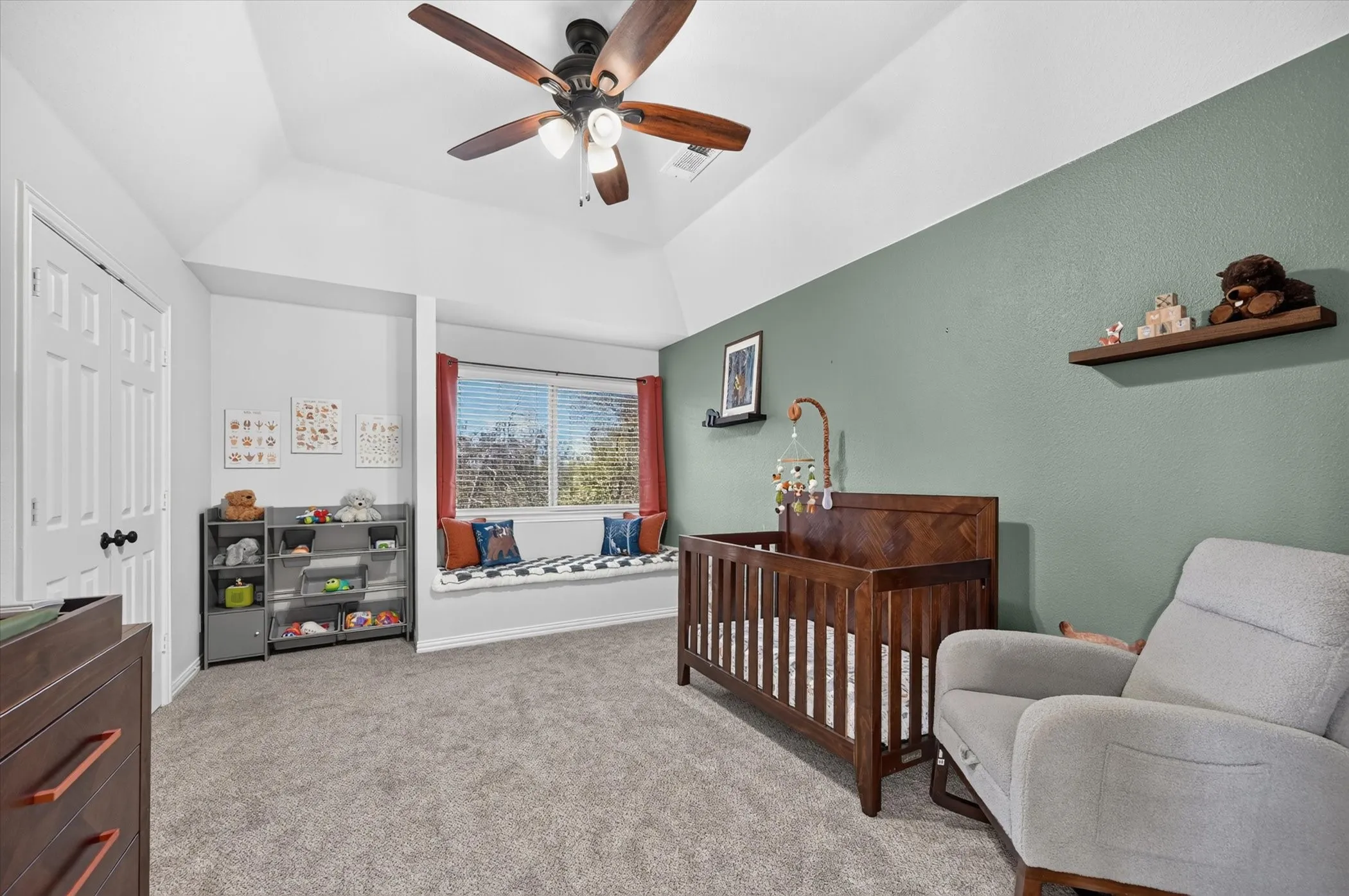 Single Family Residence For Sale in Denton County , 106 Mustang Trail, Shady Shores, Texas 76208, 4 Bedroom, 3 Bathroom, 2 Garage spaces, 2,720 Sqft, built in 1997, mls#21393207, Real Estate Agent in Shady Shores, Homes For Sale in Denton county, Homes For Sale in Shady Shores, Realtor in Shady Shores Texas, Real Estate Brokerage Independent Realty Texas, Luminita Cordes Realtor
