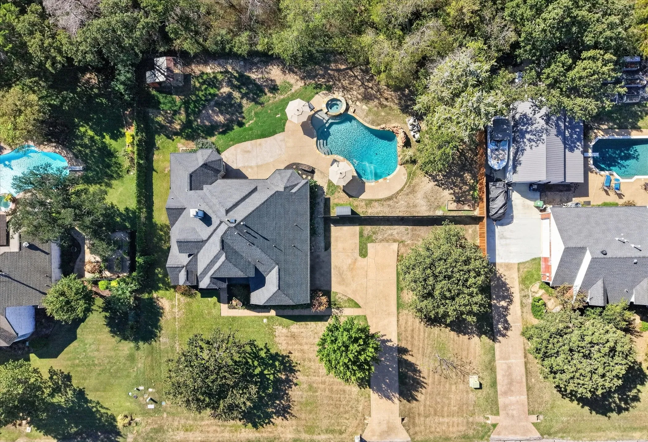 Single Family Residence For Sale in Denton County , 106 Mustang Trail, Shady Shores, Texas 76208, 4 Bedroom, 3 Bathroom, 2 Garage spaces, 2,720 Sqft, built in 1997, mls#21393207, Real Estate Agent in Shady Shores, Homes For Sale in Denton county, Homes For Sale in Shady Shores, Realtor in Shady Shores Texas, Real Estate Brokerage Independent Realty Texas, Luminita Cordes Realtor