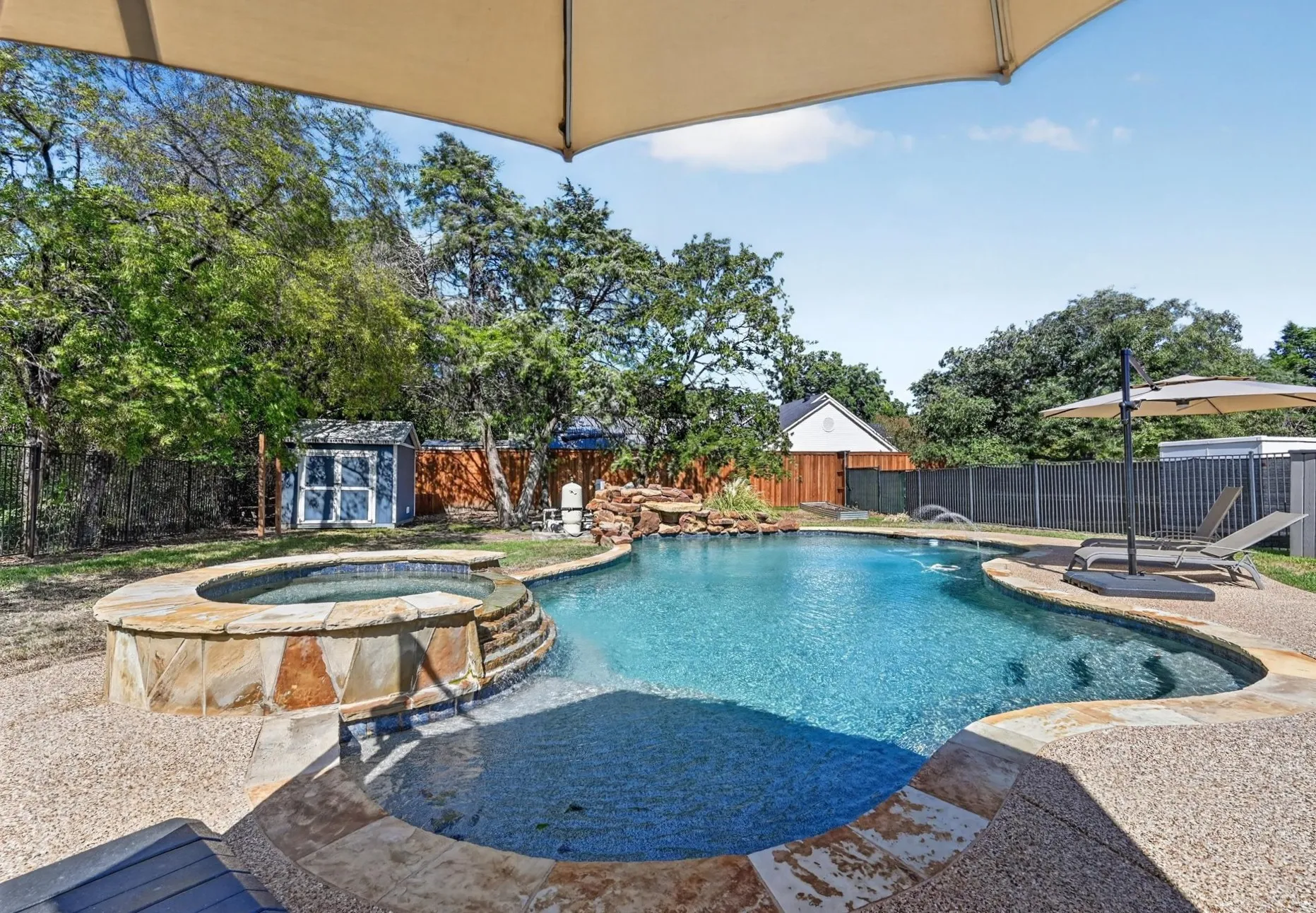 Single Family Residence For Sale in Denton County , 106 Mustang Trail, Shady Shores, Texas 76208, 4 Bedroom, 3 Bathroom, 2 Garage spaces, 2,720 Sqft, built in 1997, mls#21393207, Real Estate Agent in Shady Shores, Homes For Sale in Denton county, Homes For Sale in Shady Shores, Realtor in Shady Shores Texas, Real Estate Brokerage Independent Realty Texas, Luminita Cordes Realtor
