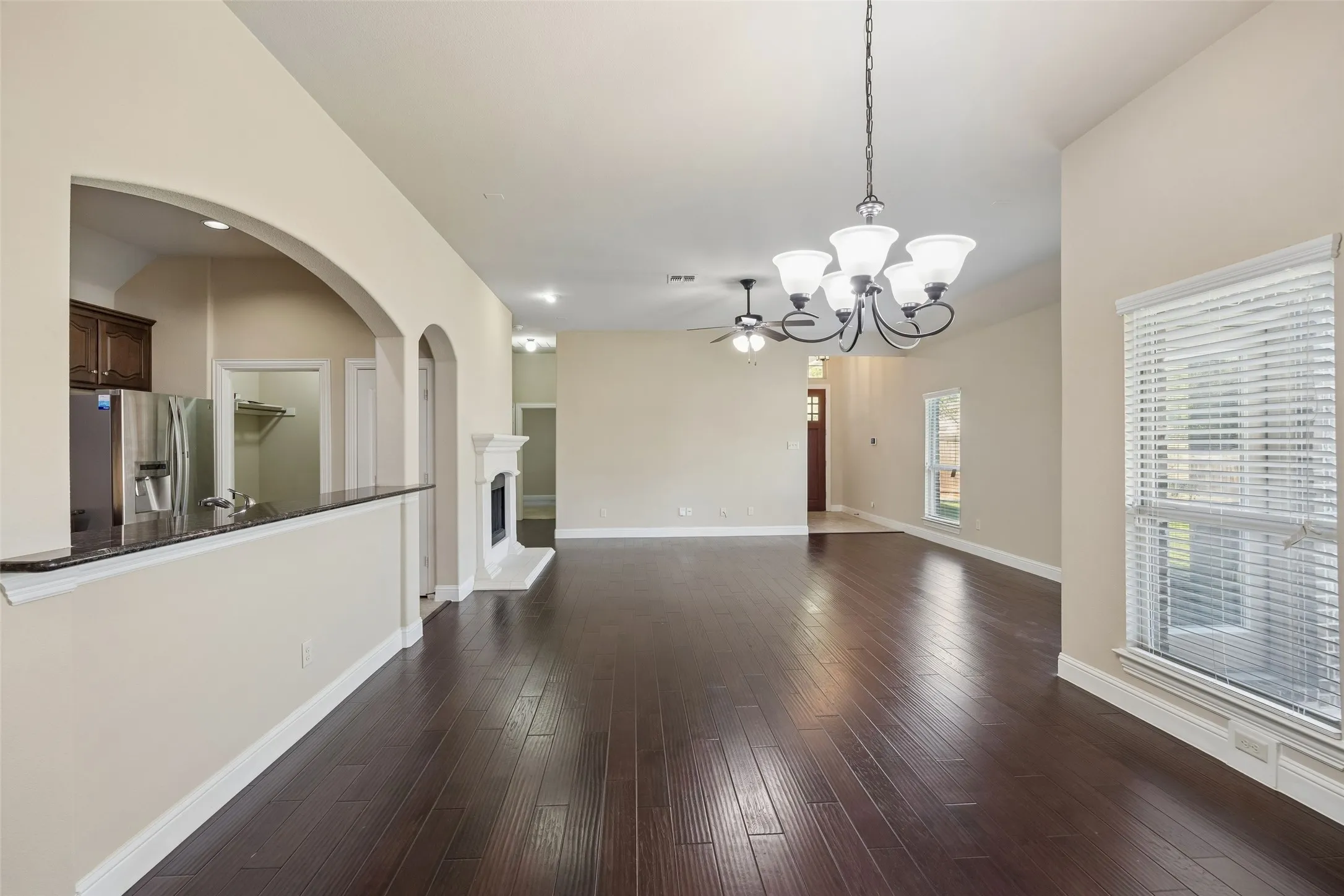 Single Family Residence For Sale in Collin County , 901 Memory Lane, Mc Kinney, Texas 75072, 3 Bedroom, 2 Bathroom, 2 Garage spaces, 1,770 Sqft, built in 2014, mls#21408005, Real Estate Agent in Mc Kinney, Homes For Sale in Collin county, Homes For Sale in Mc Kinney, Realtor in Mc Kinney Texas, Real Estate Brokerage Independent Realty Texas, Luminita Cordes Realtor