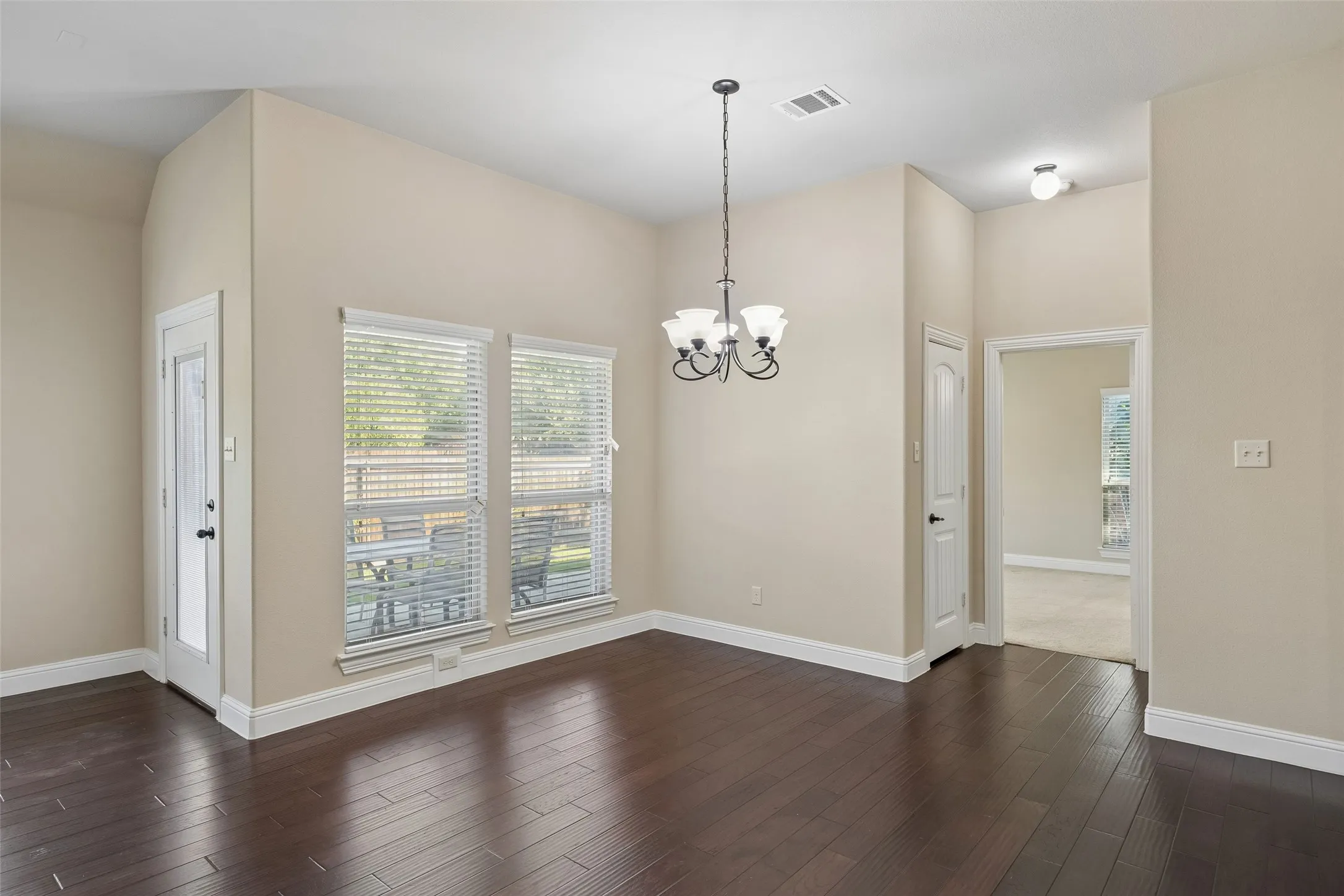Single Family Residence For Sale in Collin County , 901 Memory Lane, Mc Kinney, Texas 75072, 3 Bedroom, 2 Bathroom, 2 Garage spaces, 1,770 Sqft, built in 2014, mls#21408005, Real Estate Agent in Mc Kinney, Homes For Sale in Collin county, Homes For Sale in Mc Kinney, Realtor in Mc Kinney Texas, Real Estate Brokerage Independent Realty Texas, Luminita Cordes Realtor