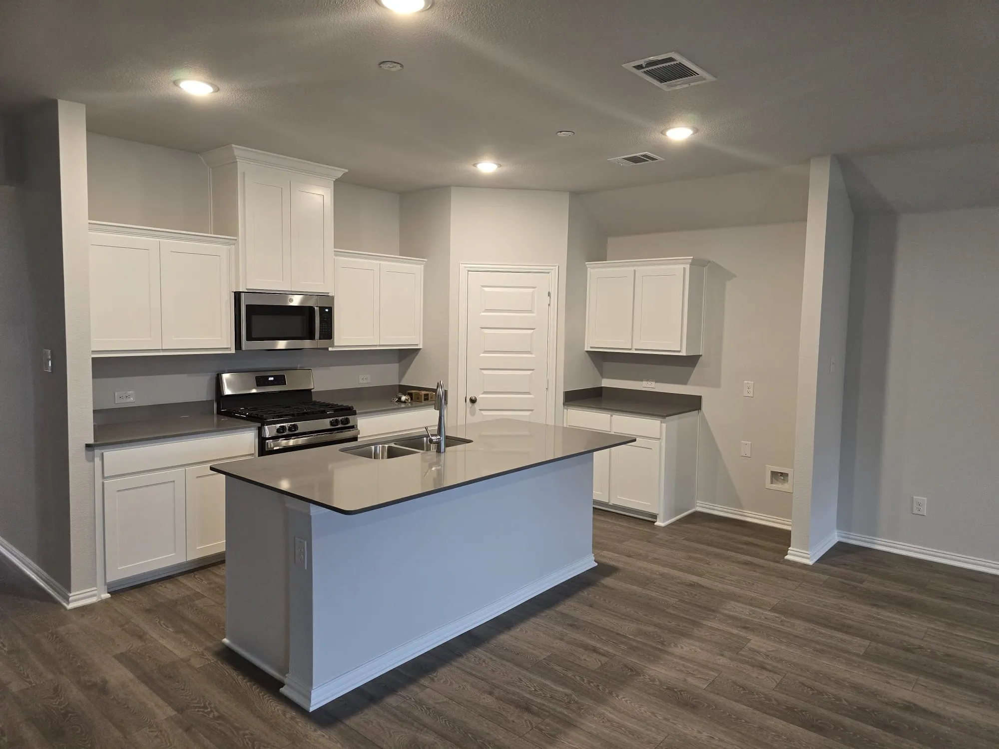 Single Family Residence For Rent in Grayson County , 714 Tinsley Meadows Drive, Van Alstyne, Texas 75495, 5 Bedroom, 3 Bathroom, 2 Garage spaces, 2,908 Sqft, built in 2023, mls#21408824, Real Estate Agent in Van Alstyne, Homes For Rent in Grayson county, Homes For Rent in Van Alstyne, Realtor in Van Alstyne Texas, Real Estate Brokerage Independent Realty Texas, Luminita Cordes Realtor