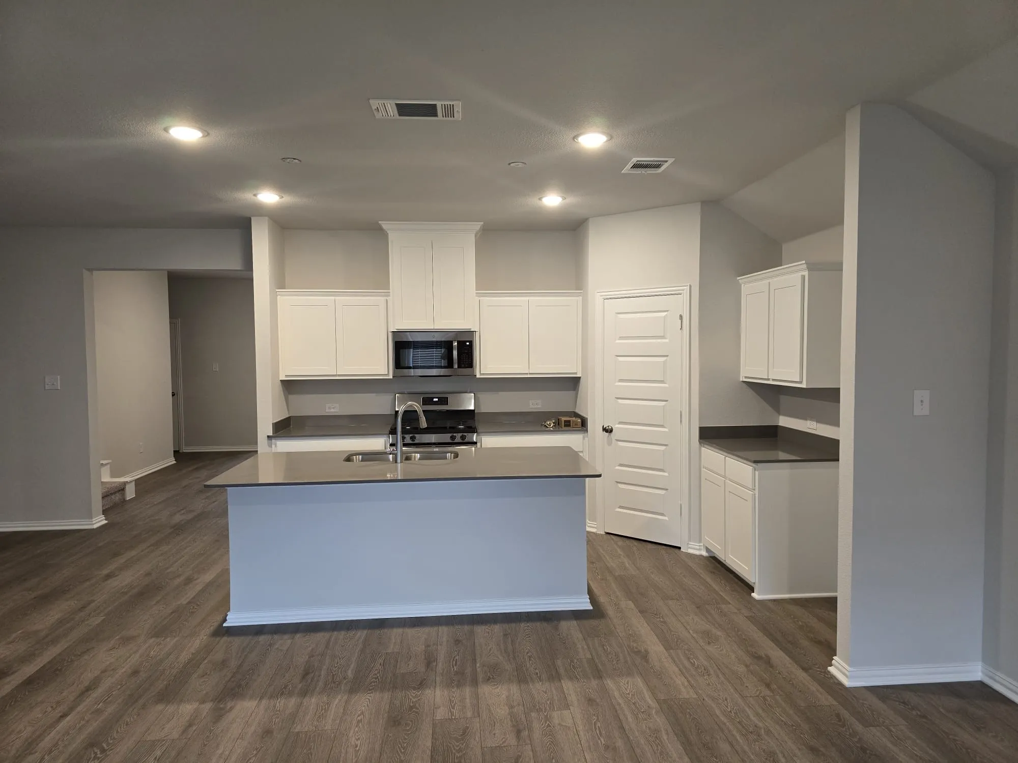 Single Family Residence For Rent in Grayson County , 714 Tinsley Meadows Drive, Van Alstyne, Texas 75495, 5 Bedroom, 3 Bathroom, 2 Garage spaces, 2,908 Sqft, built in 2023, mls#21408824, Real Estate Agent in Van Alstyne, Homes For Rent in Grayson county, Homes For Rent in Van Alstyne, Realtor in Van Alstyne Texas, Real Estate Brokerage Independent Realty Texas, Luminita Cordes Realtor