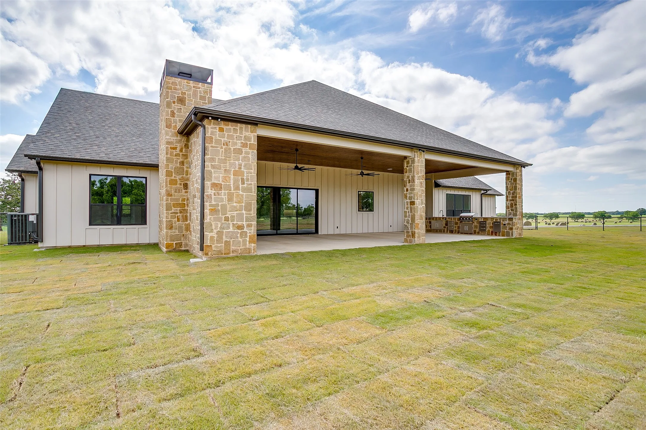 Single Family Residence For Sale in Montague County , Lot 3 3019 Orchard Road, Bowie, Texas 76230, 4 Bedroom, 4 Bathroom, 2 Garage spaces, 3,480 Sqft, built in 2024, mls#21408829, Real Estate Agent in Bowie, Homes For Sale in Montague county, Homes For Sale in Bowie, Realtor in Bowie Texas, Real Estate Brokerage Independent Realty Texas, Luminita Cordes Realtor