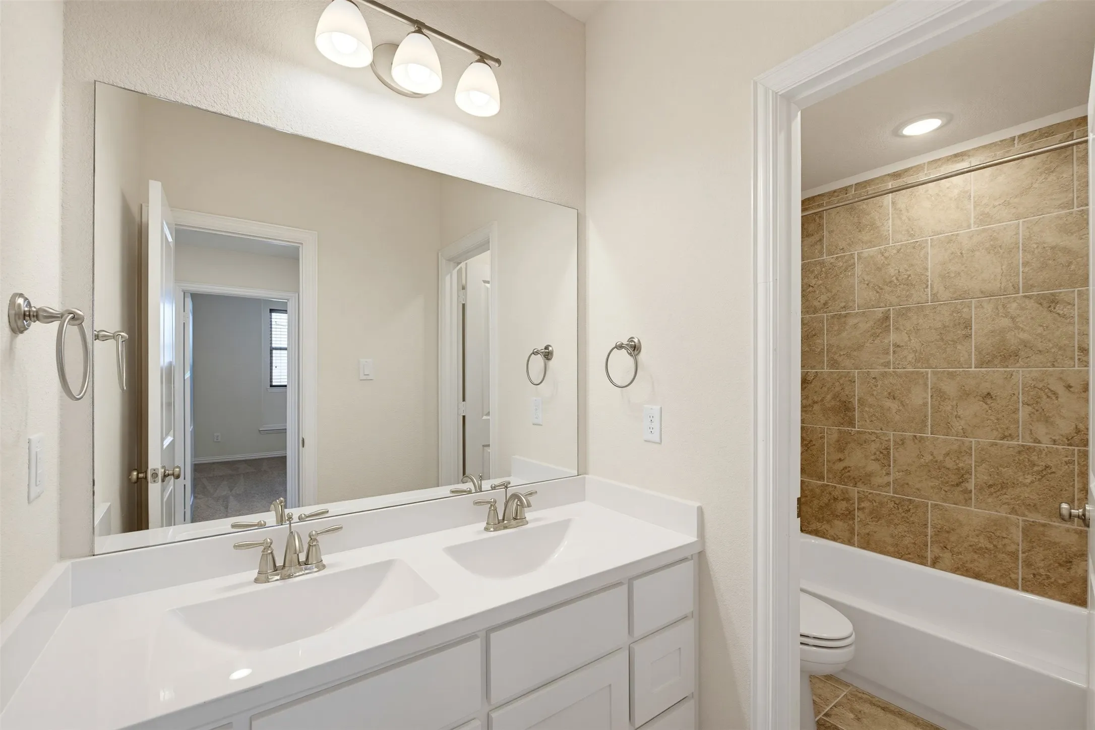 Single Family Residence For Sale in Parker County , 1920 Roundtree Circle E, Fort Worth, Texas 76008, 4 Bedroom, 4 Bathroom, 2 Garage spaces, 3,048 Sqft, built in 2018, mls#21391723, Real Estate Agent in Fort Worth, Homes For Sale in Parker county, Homes For Sale in Fort Worth, Realtor in Fort Worth Texas, Real Estate Brokerage Independent Realty Texas, Luminita Cordes Realtor