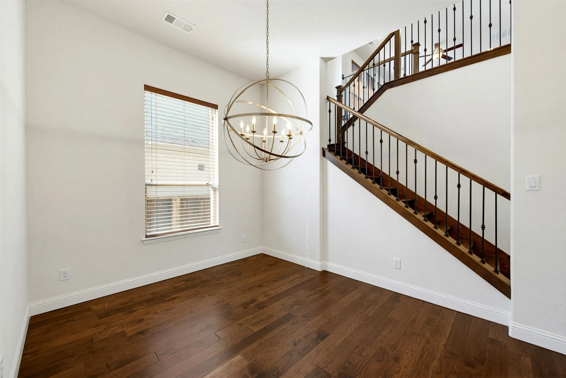 Single Family Residence For Sale in Parker County , 1920 Roundtree Circle E, Fort Worth, Texas 76008, 4 Bedroom, 4 Bathroom, 2 Garage spaces, 3,048 Sqft, built in 2018, mls#21391723, Real Estate Agent in Fort Worth, Homes For Sale in Parker county, Homes For Sale in Fort Worth, Realtor in Fort Worth Texas, Real Estate Brokerage Independent Realty Texas, Luminita Cordes Realtor