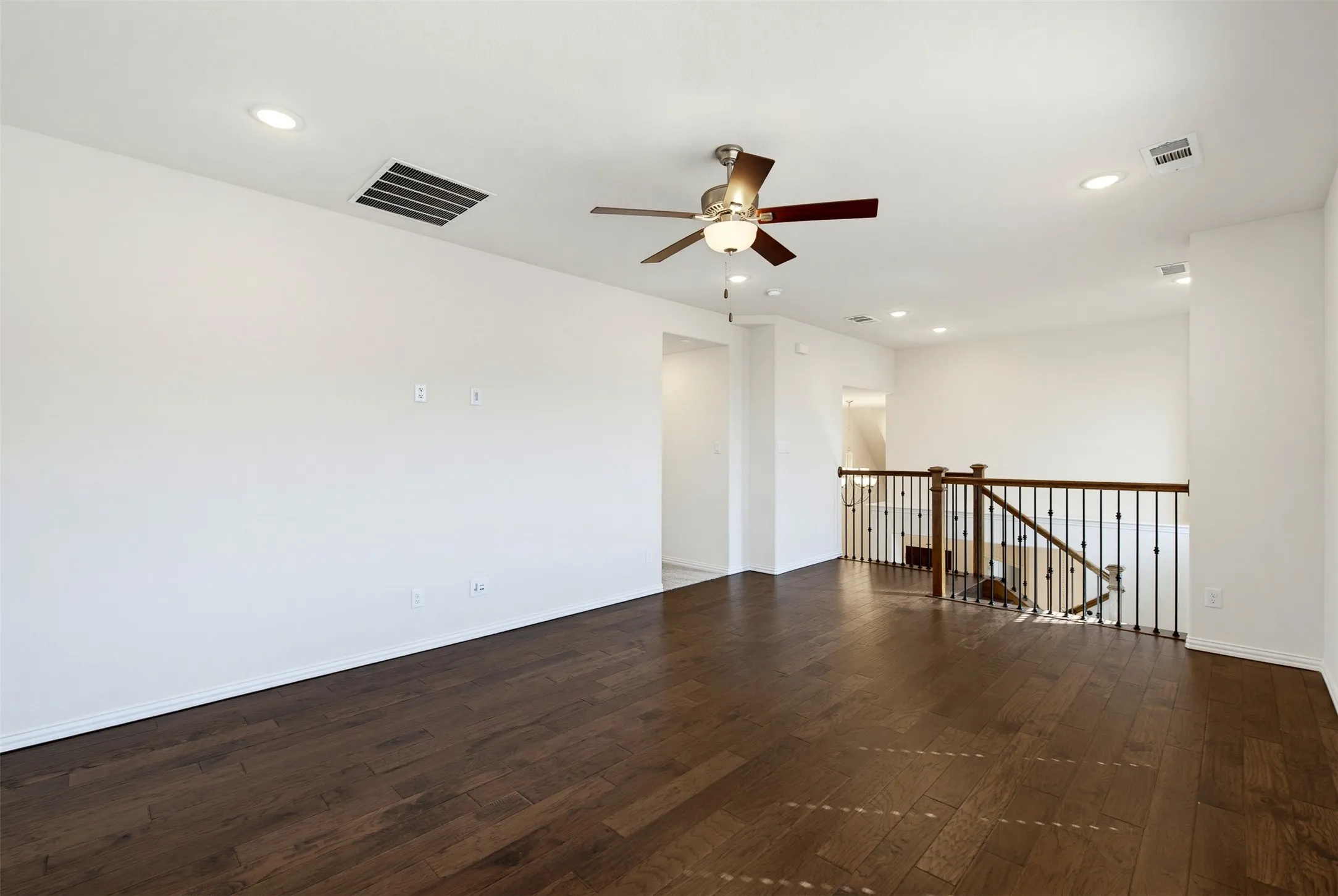 Single Family Residence For Sale in Parker County , 1920 Roundtree Circle E, Fort Worth, Texas 76008, 4 Bedroom, 4 Bathroom, 2 Garage spaces, 3,048 Sqft, built in 2018, mls#21391723, Real Estate Agent in Fort Worth, Homes For Sale in Parker county, Homes For Sale in Fort Worth, Realtor in Fort Worth Texas, Real Estate Brokerage Independent Realty Texas, Luminita Cordes Realtor
