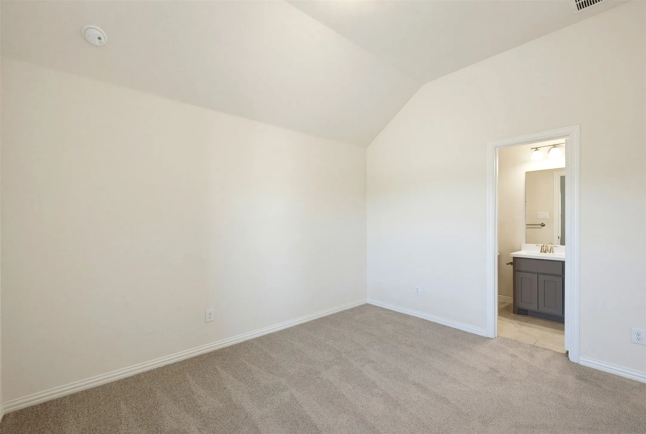 Single Family Residence For Sale in Parker County , 1920 Roundtree Circle E, Fort Worth, Texas 76008, 4 Bedroom, 4 Bathroom, 2 Garage spaces, 3,048 Sqft, built in 2018, mls#21391723, Real Estate Agent in Fort Worth, Homes For Sale in Parker county, Homes For Sale in Fort Worth, Realtor in Fort Worth Texas, Real Estate Brokerage Independent Realty Texas, Luminita Cordes Realtor