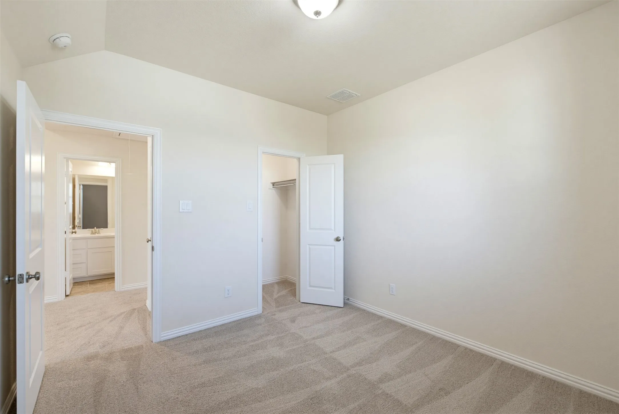 Single Family Residence For Sale in Parker County , 1920 Roundtree Circle E, Fort Worth, Texas 76008, 4 Bedroom, 4 Bathroom, 2 Garage spaces, 3,048 Sqft, built in 2018, mls#21391723, Real Estate Agent in Fort Worth, Homes For Sale in Parker county, Homes For Sale in Fort Worth, Realtor in Fort Worth Texas, Real Estate Brokerage Independent Realty Texas, Luminita Cordes Realtor