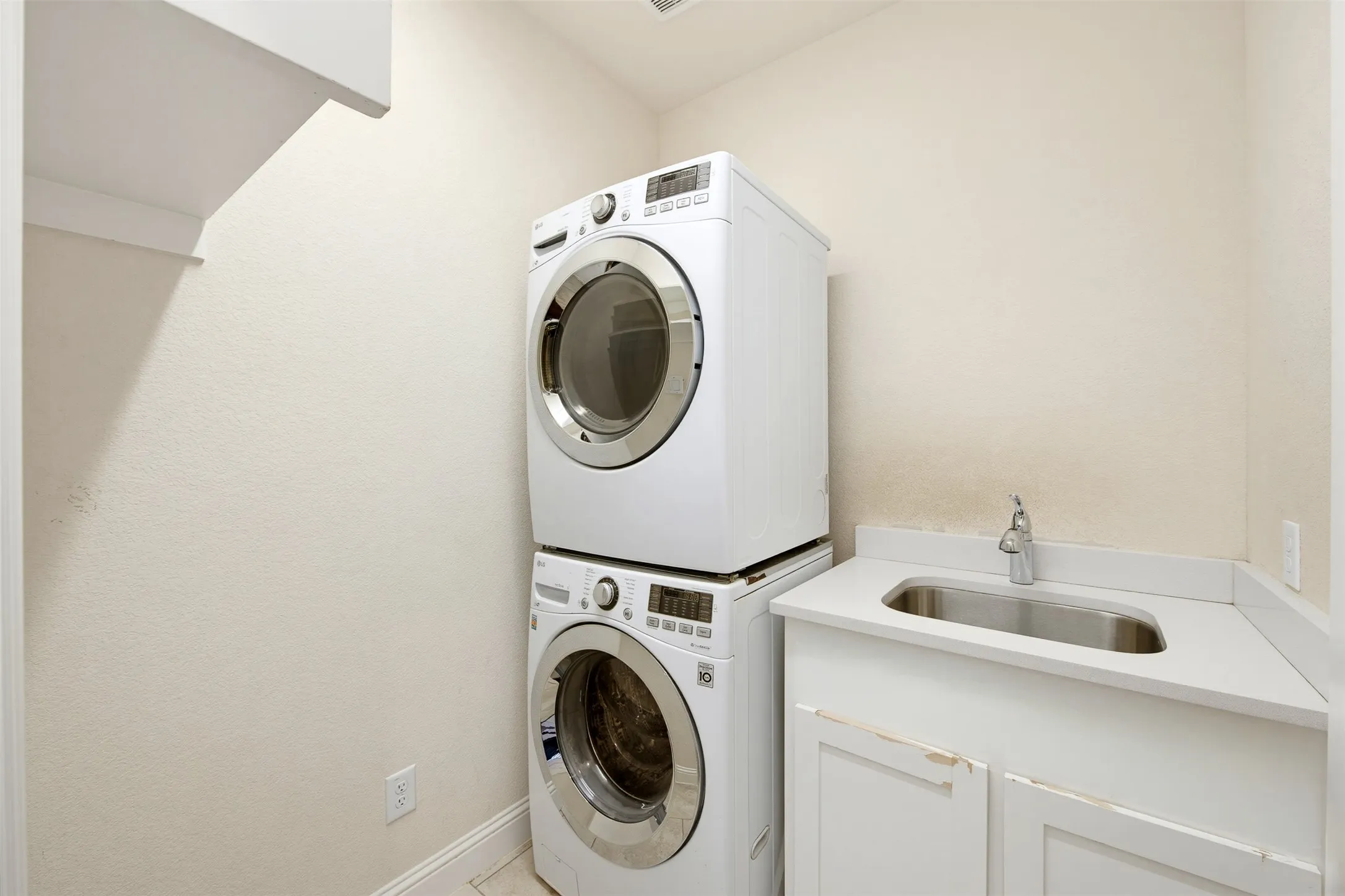 Single Family Residence For Sale in Parker County , 1920 Roundtree Circle E, Fort Worth, Texas 76008, 4 Bedroom, 4 Bathroom, 2 Garage spaces, 3,048 Sqft, built in 2018, mls#21391723, Real Estate Agent in Fort Worth, Homes For Sale in Parker county, Homes For Sale in Fort Worth, Realtor in Fort Worth Texas, Real Estate Brokerage Independent Realty Texas, Luminita Cordes Realtor