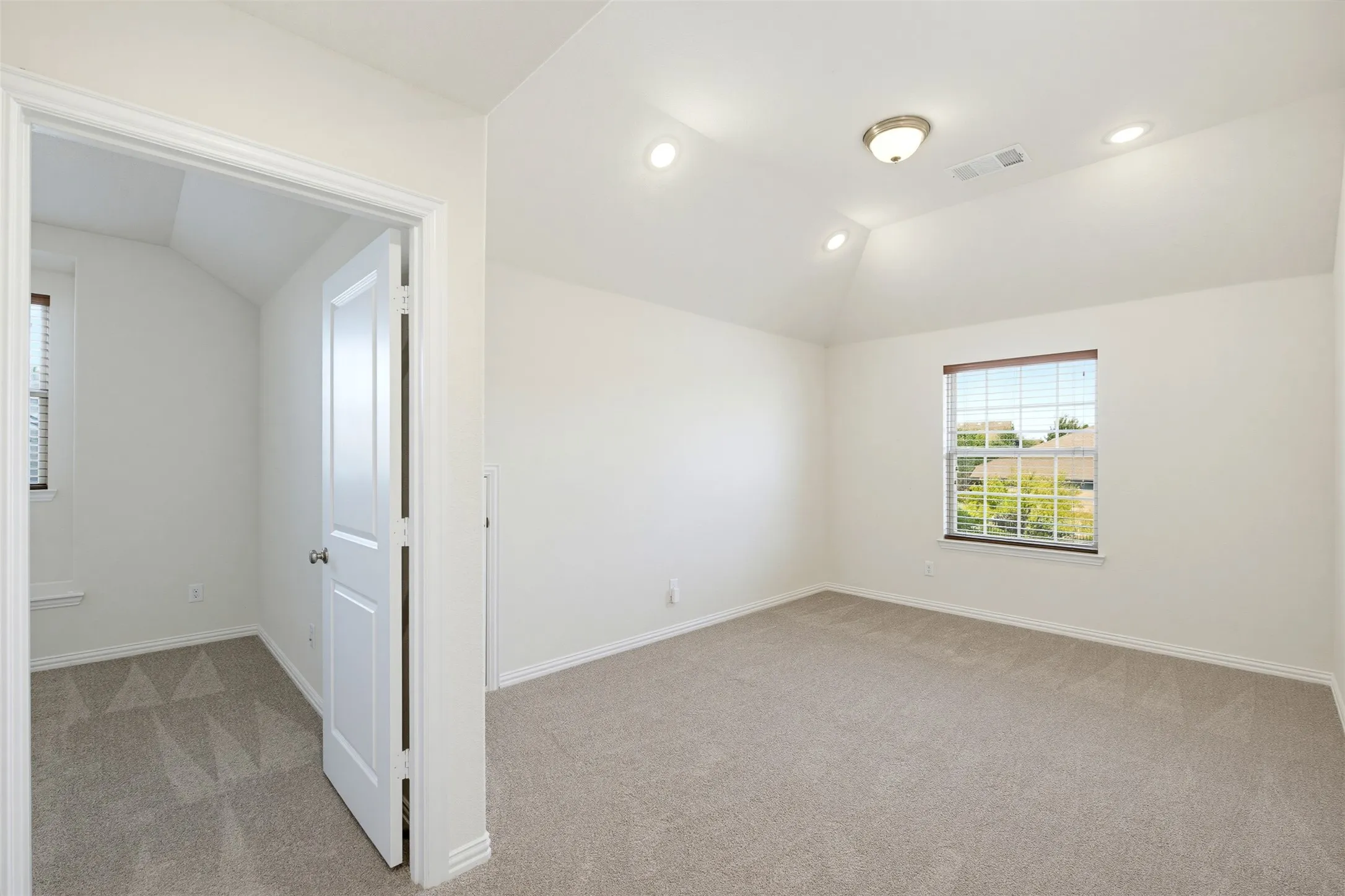 Single Family Residence For Sale in Parker County , 1920 Roundtree Circle E, Fort Worth, Texas 76008, 4 Bedroom, 4 Bathroom, 2 Garage spaces, 3,048 Sqft, built in 2018, mls#21391723, Real Estate Agent in Fort Worth, Homes For Sale in Parker county, Homes For Sale in Fort Worth, Realtor in Fort Worth Texas, Real Estate Brokerage Independent Realty Texas, Luminita Cordes Realtor