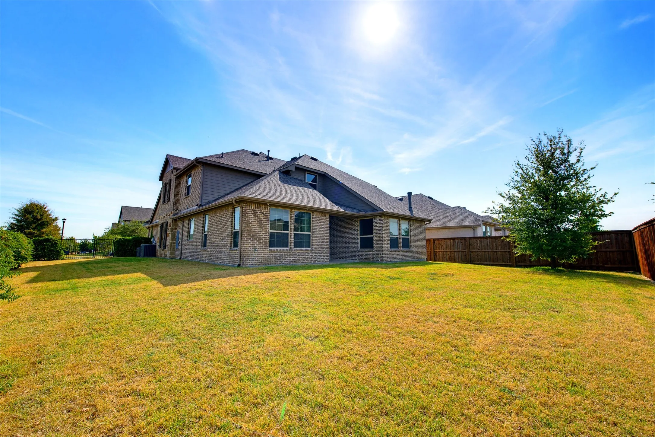 Single Family Residence For Sale in Parker County , 1920 Roundtree Circle E, Fort Worth, Texas 76008, 4 Bedroom, 4 Bathroom, 2 Garage spaces, 3,048 Sqft, built in 2018, mls#21391723, Real Estate Agent in Fort Worth, Homes For Sale in Parker county, Homes For Sale in Fort Worth, Realtor in Fort Worth Texas, Real Estate Brokerage Independent Realty Texas, Luminita Cordes Realtor