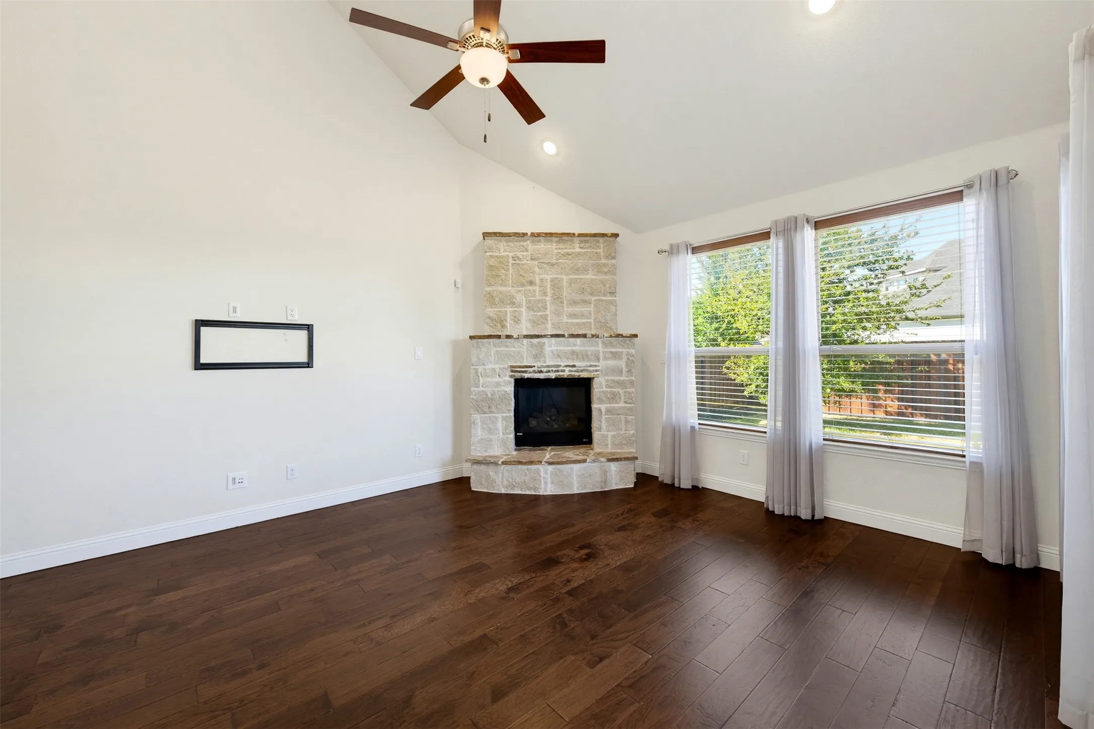 Single Family Residence For Sale in Parker County , 1920 Roundtree Circle E, Fort Worth, Texas 76008, 4 Bedroom, 4 Bathroom, 2 Garage spaces, 3,048 Sqft, built in 2018, mls#21391723, Real Estate Agent in Fort Worth, Homes For Sale in Parker county, Homes For Sale in Fort Worth, Realtor in Fort Worth Texas, Real Estate Brokerage Independent Realty Texas, Luminita Cordes Realtor