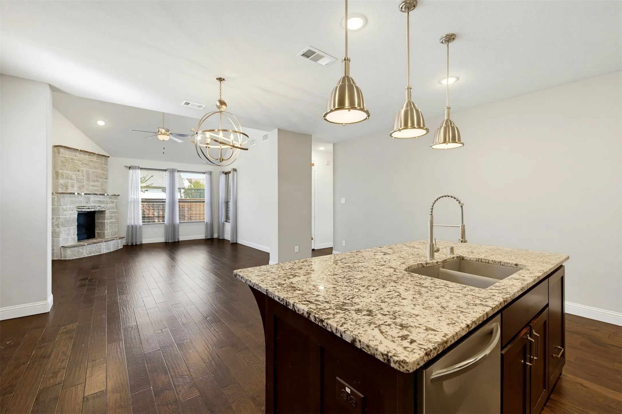 Single Family Residence For Sale in Parker County , 1920 Roundtree Circle E, Fort Worth, Texas 76008, 4 Bedroom, 4 Bathroom, 2 Garage spaces, 3,048 Sqft, built in 2018, mls#21391723, Real Estate Agent in Fort Worth, Homes For Sale in Parker county, Homes For Sale in Fort Worth, Realtor in Fort Worth Texas, Real Estate Brokerage Independent Realty Texas, Luminita Cordes Realtor
