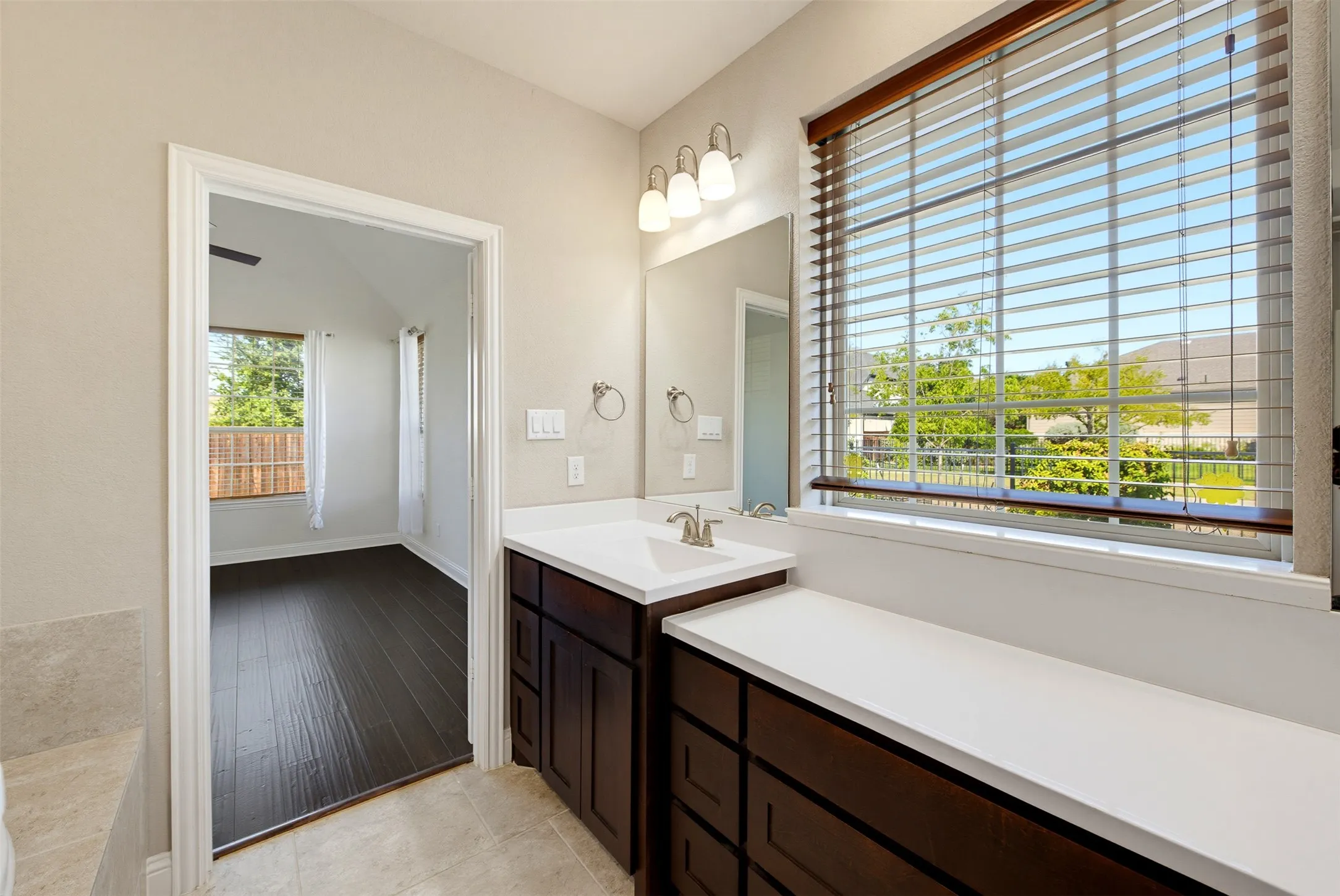 Single Family Residence For Sale in Parker County , 1920 Roundtree Circle E, Fort Worth, Texas 76008, 4 Bedroom, 4 Bathroom, 2 Garage spaces, 3,048 Sqft, built in 2018, mls#21391723, Real Estate Agent in Fort Worth, Homes For Sale in Parker county, Homes For Sale in Fort Worth, Realtor in Fort Worth Texas, Real Estate Brokerage Independent Realty Texas, Luminita Cordes Realtor