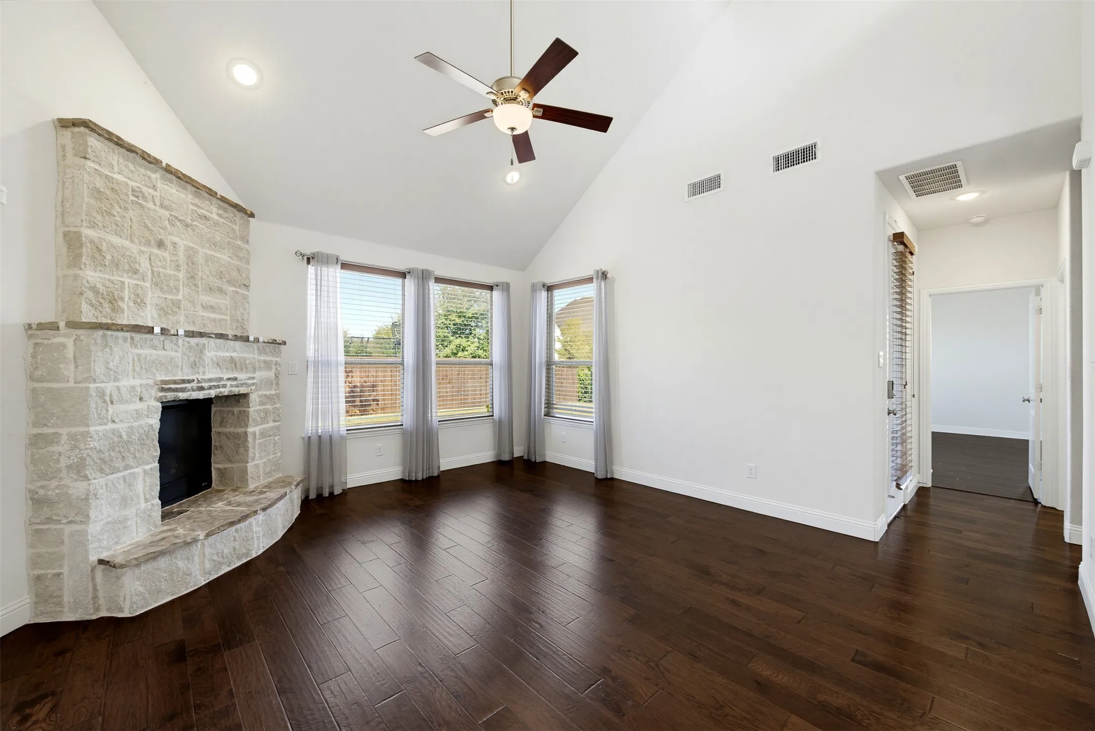 Single Family Residence For Sale in Parker County , 1920 Roundtree Circle E, Fort Worth, Texas 76008, 4 Bedroom, 4 Bathroom, 2 Garage spaces, 3,048 Sqft, built in 2018, mls#21391723, Real Estate Agent in Fort Worth, Homes For Sale in Parker county, Homes For Sale in Fort Worth, Realtor in Fort Worth Texas, Real Estate Brokerage Independent Realty Texas, Luminita Cordes Realtor