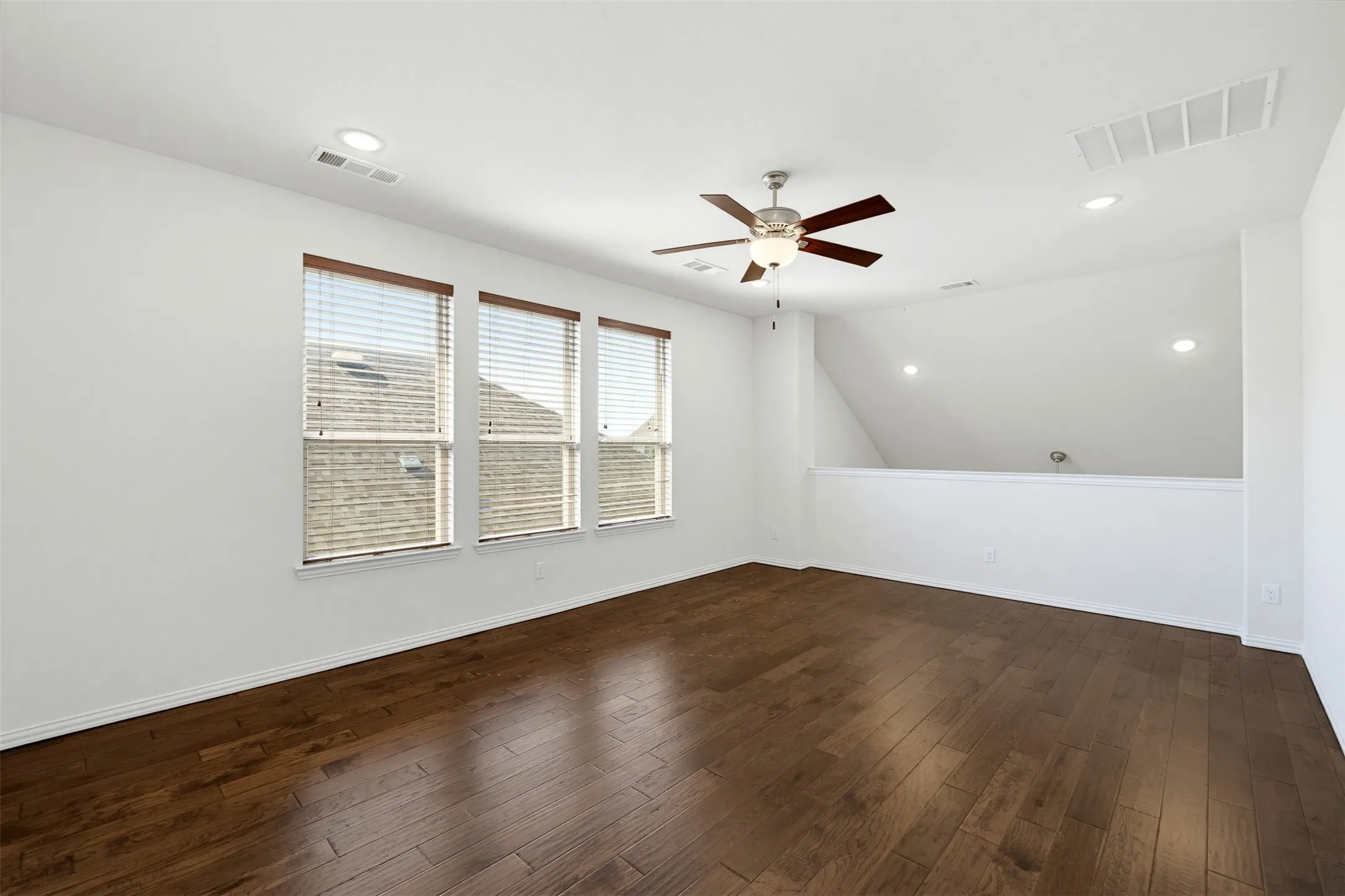 Single Family Residence For Sale in Parker County , 1920 Roundtree Circle E, Fort Worth, Texas 76008, 4 Bedroom, 4 Bathroom, 2 Garage spaces, 3,048 Sqft, built in 2018, mls#21391723, Real Estate Agent in Fort Worth, Homes For Sale in Parker county, Homes For Sale in Fort Worth, Realtor in Fort Worth Texas, Real Estate Brokerage Independent Realty Texas, Luminita Cordes Realtor