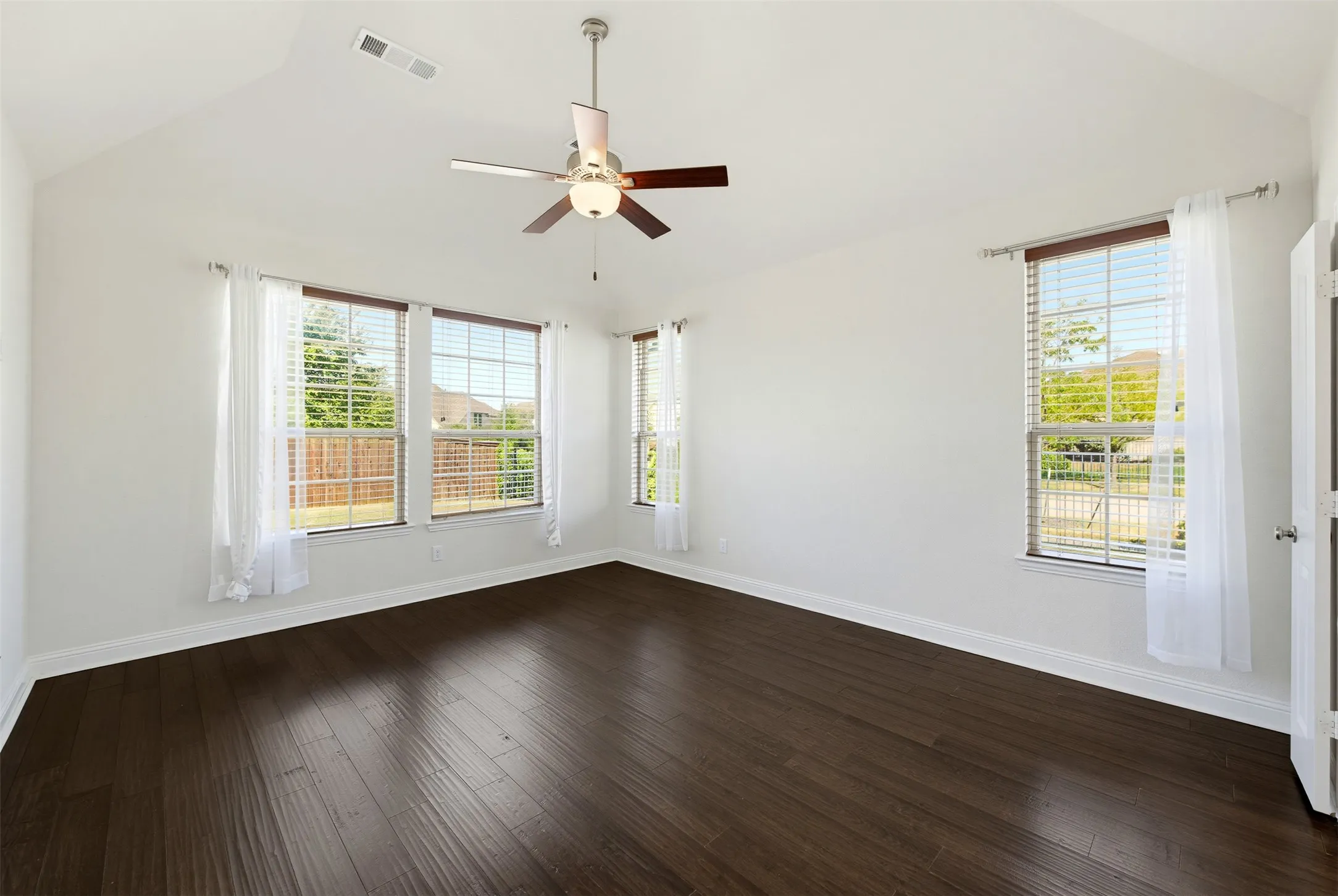 Single Family Residence For Sale in Parker County , 1920 Roundtree Circle E, Fort Worth, Texas 76008, 4 Bedroom, 4 Bathroom, 2 Garage spaces, 3,048 Sqft, built in 2018, mls#21391723, Real Estate Agent in Fort Worth, Homes For Sale in Parker county, Homes For Sale in Fort Worth, Realtor in Fort Worth Texas, Real Estate Brokerage Independent Realty Texas, Luminita Cordes Realtor
