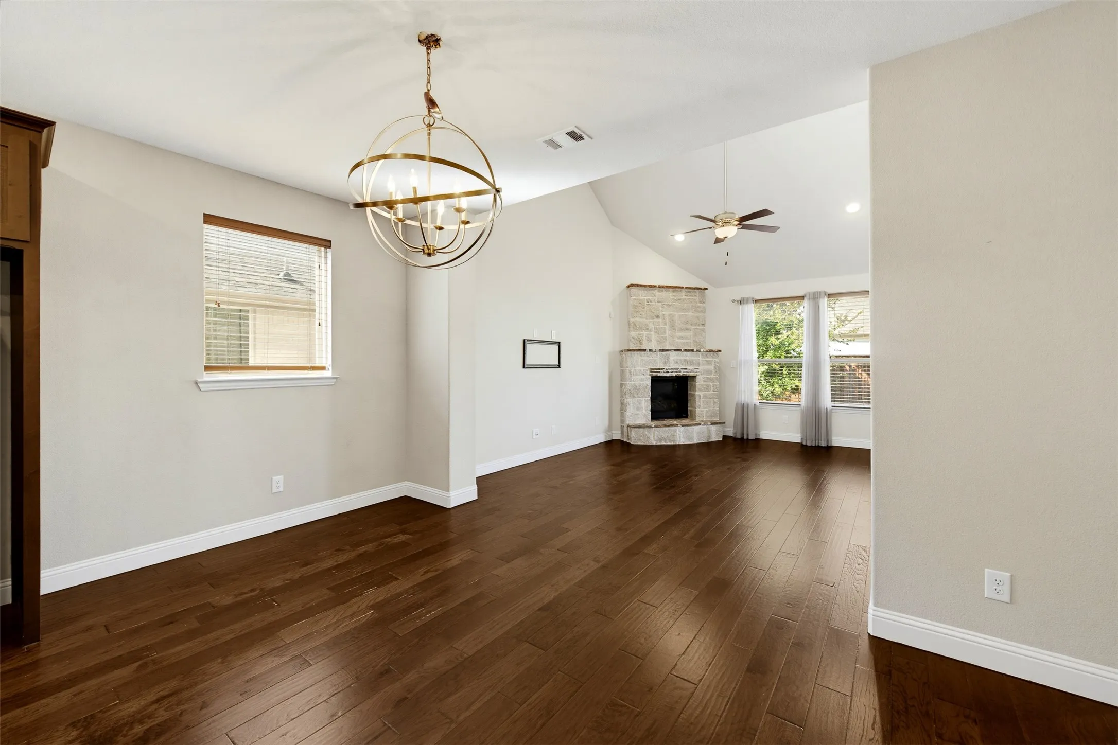 Single Family Residence For Sale in Parker County , 1920 Roundtree Circle E, Fort Worth, Texas 76008, 4 Bedroom, 4 Bathroom, 2 Garage spaces, 3,048 Sqft, built in 2018, mls#21391723, Real Estate Agent in Fort Worth, Homes For Sale in Parker county, Homes For Sale in Fort Worth, Realtor in Fort Worth Texas, Real Estate Brokerage Independent Realty Texas, Luminita Cordes Realtor