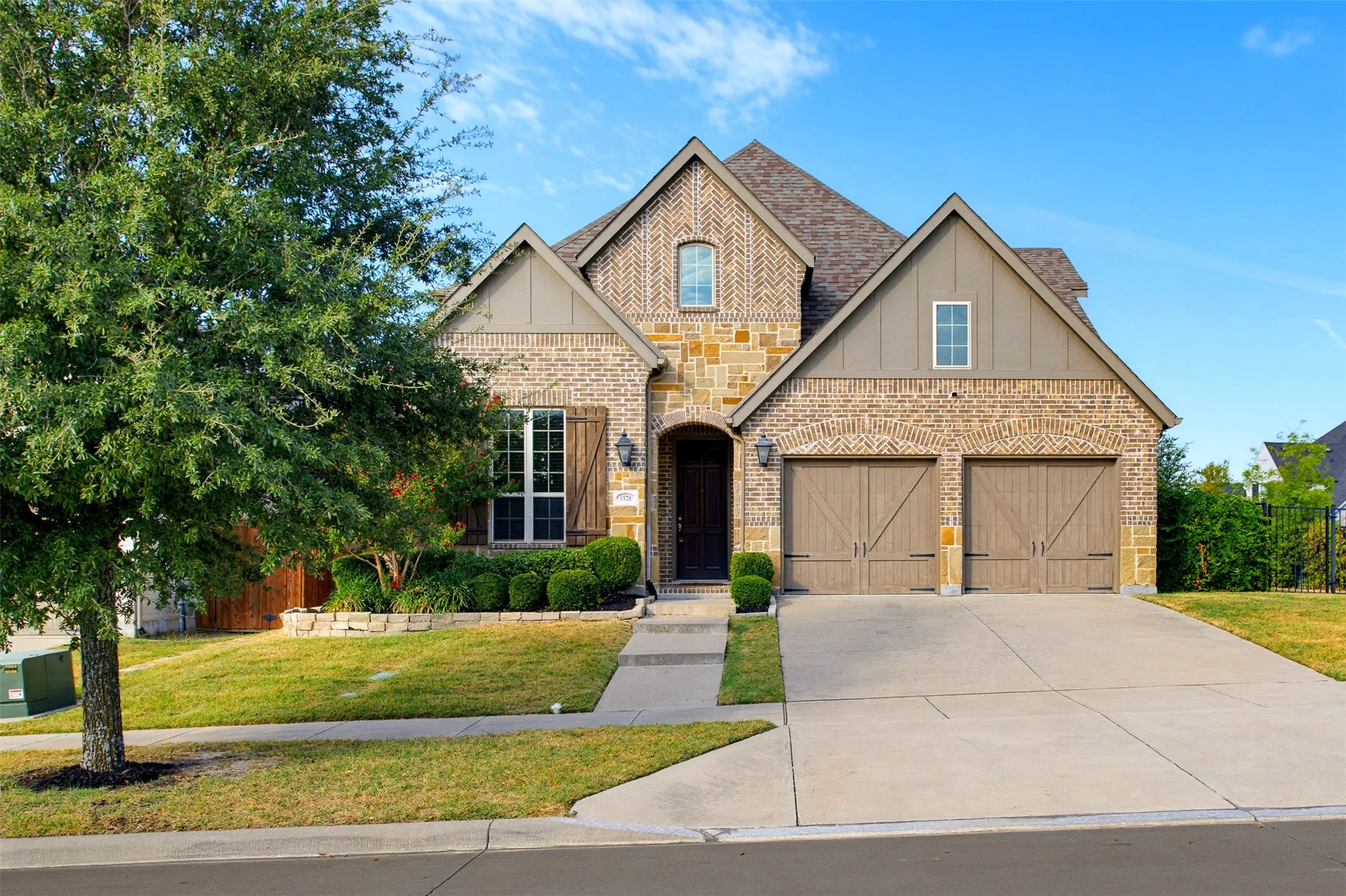 Single Family Residence For Sale in Parker County , 1920 Roundtree Circle E, Fort Worth, Texas 76008, 4 Bedroom, 4 Bathroom, 2 Garage spaces, 3,048 Sqft, built in 2018, mls#21391723, Real Estate Agent in Fort Worth, Homes For Sale in Parker county, Homes For Sale in Fort Worth, Realtor in Fort Worth Texas, Real Estate Brokerage Independent Realty Texas, Luminita Cordes Realtor