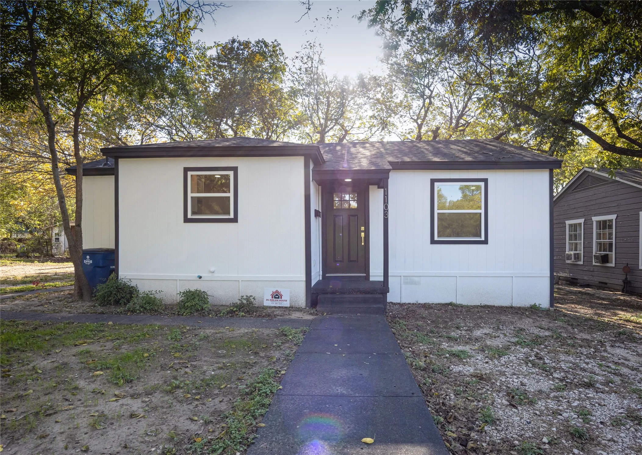 Single Family Residence For Sale in Ellis County , 1103 N Sherman Street, Ennis, Texas 75119, 3 Bedroom, 2 Bathroom, Garage spaces, 1,090 Sqft, built in 1962, mls#21408693, Real Estate Agent in Ennis, Homes For Sale in Ellis county, Homes For Sale in Ennis, Realtor in Ennis Texas, Real Estate Brokerage Independent Realty Texas, Luminita Cordes Realtor