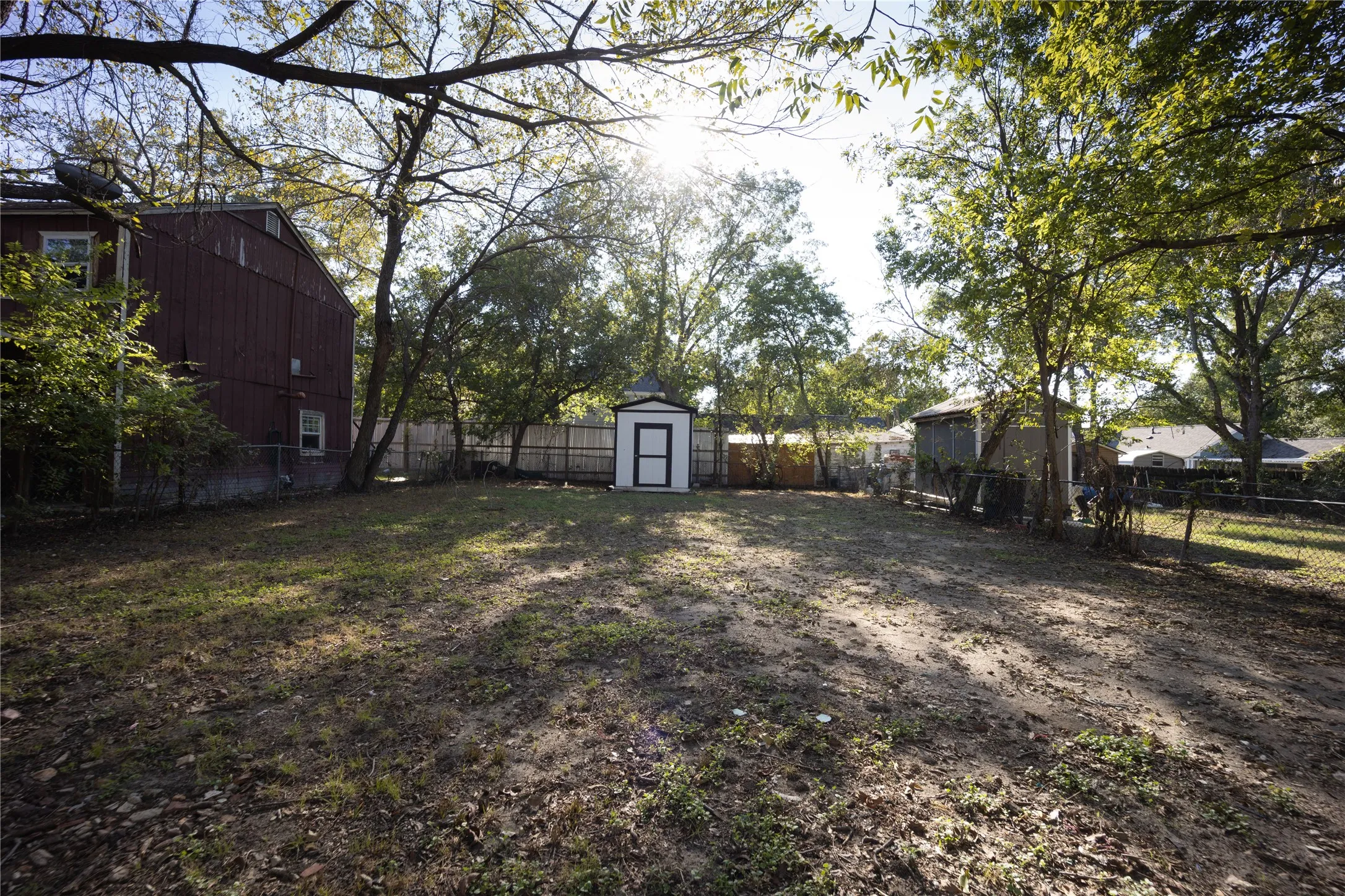 Single Family Residence For Sale in Ellis County , 1103 N Sherman Street, Ennis, Texas 75119, 3 Bedroom, 2 Bathroom, Garage spaces, 1,090 Sqft, built in 1962, mls#21408693, Real Estate Agent in Ennis, Homes For Sale in Ellis county, Homes For Sale in Ennis, Realtor in Ennis Texas, Real Estate Brokerage Independent Realty Texas, Luminita Cordes Realtor