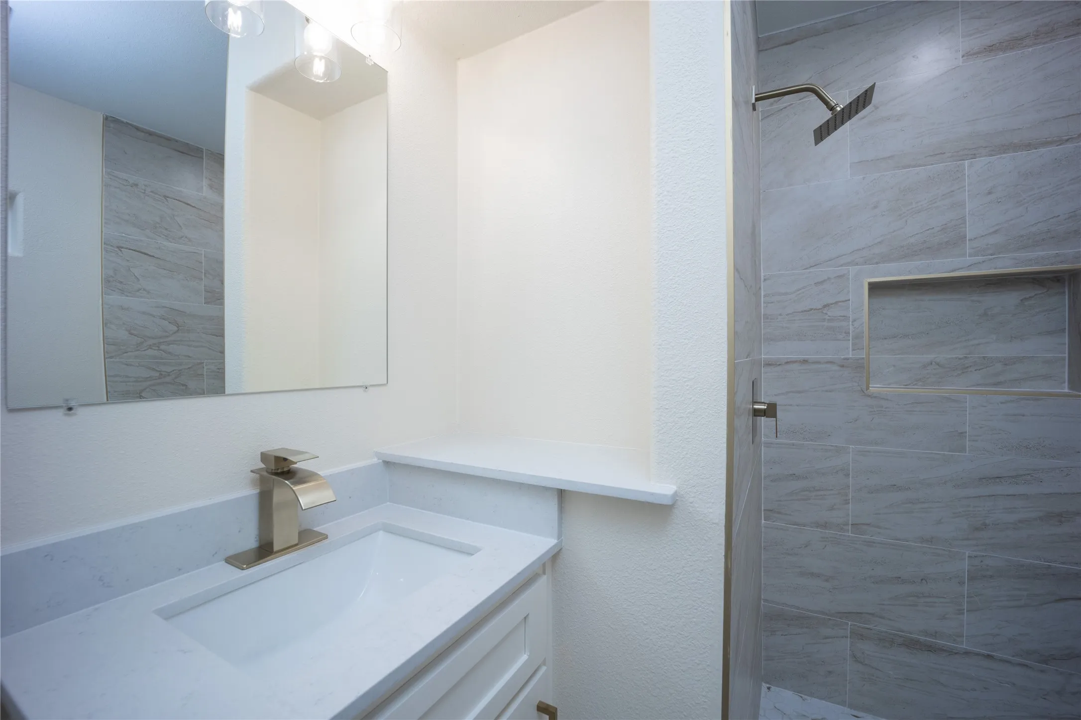 Single Family Residence For Sale in Ellis County , 1103 N Sherman Street, Ennis, Texas 75119, 3 Bedroom, 2 Bathroom, Garage spaces, 1,090 Sqft, built in 1962, mls#21408693, Real Estate Agent in Ennis, Homes For Sale in Ellis county, Homes For Sale in Ennis, Realtor in Ennis Texas, Real Estate Brokerage Independent Realty Texas, Luminita Cordes Realtor