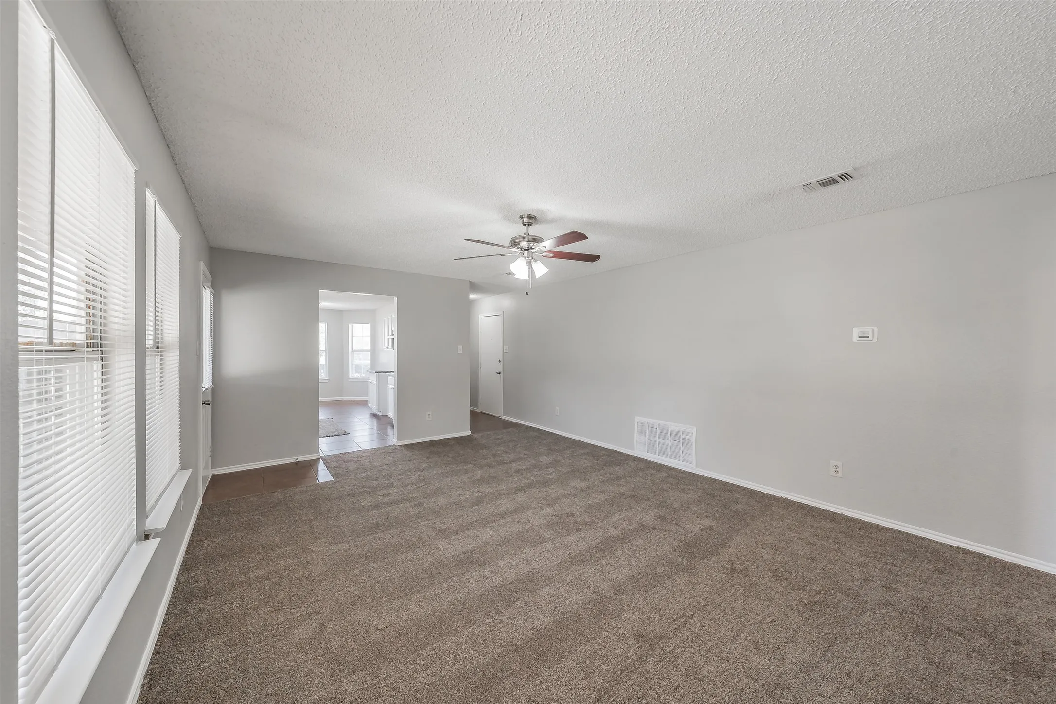 Single Family Residence For Sale in Tarrant County , 3750 Meadowbrook Drive, Fort Worth, Texas 76103, 3 Bedroom, 2 Bathroom, 1 Garage spaces, 1,379 Sqft, built in 1998, mls#21408835, Real Estate Agent in Fort Worth, Homes For Sale in Tarrant county, Homes For Sale in Fort Worth, Realtor in Fort Worth Texas, Real Estate Brokerage Independent Realty Texas, Luminita Cordes Realtor