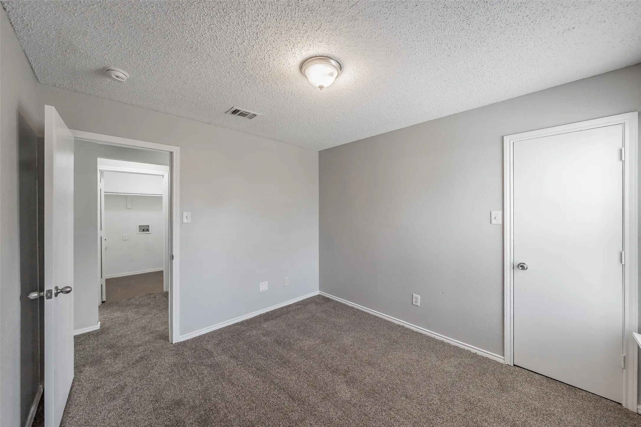 Single Family Residence For Sale in Tarrant County , 3750 Meadowbrook Drive, Fort Worth, Texas 76103, 3 Bedroom, 2 Bathroom, 1 Garage spaces, 1,379 Sqft, built in 1998, mls#21408835, Real Estate Agent in Fort Worth, Homes For Sale in Tarrant county, Homes For Sale in Fort Worth, Realtor in Fort Worth Texas, Real Estate Brokerage Independent Realty Texas, Luminita Cordes Realtor