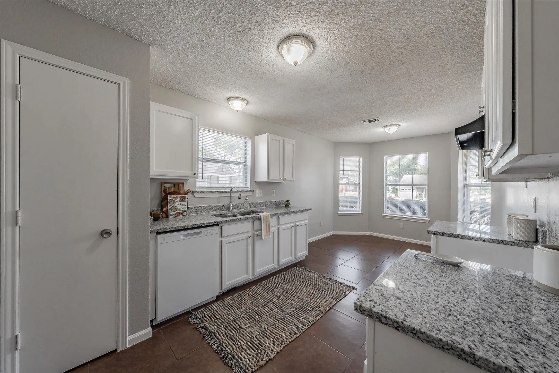 Single Family Residence For Sale in Tarrant County , 3750 Meadowbrook Drive, Fort Worth, Texas 76103, 3 Bedroom, 2 Bathroom, 1 Garage spaces, 1,379 Sqft, built in 1998, mls#21408835, Real Estate Agent in Fort Worth, Homes For Sale in Tarrant county, Homes For Sale in Fort Worth, Realtor in Fort Worth Texas, Real Estate Brokerage Independent Realty Texas, Luminita Cordes Realtor