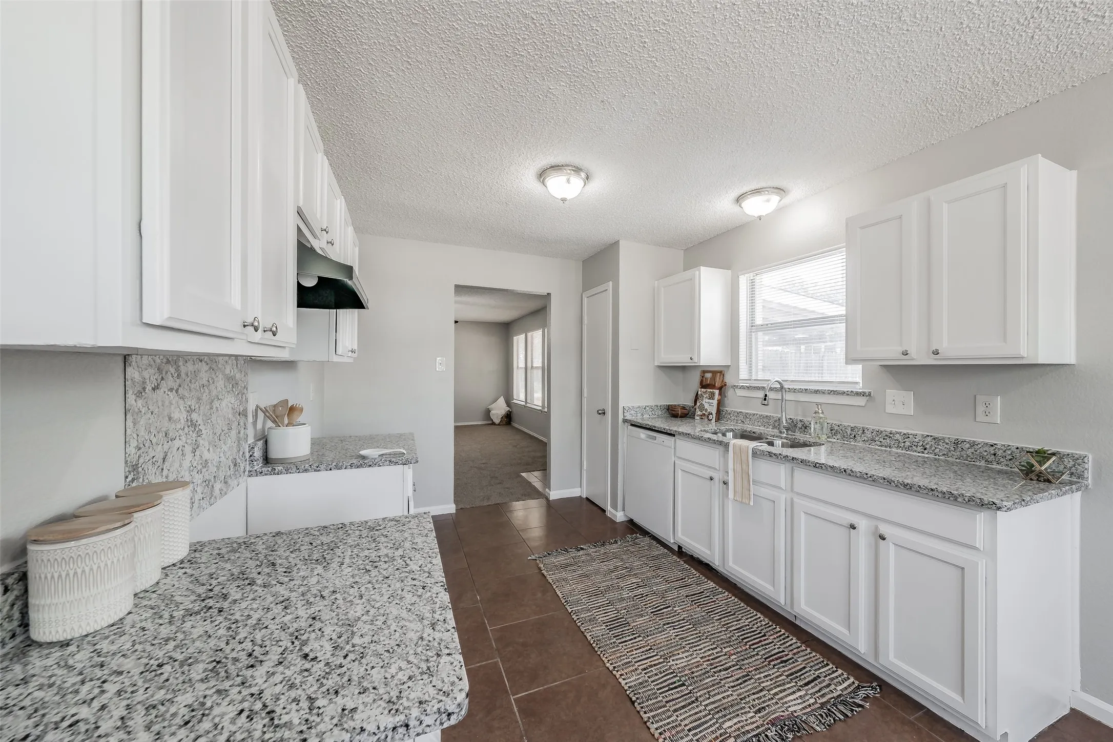 Single Family Residence For Sale in Tarrant County , 3750 Meadowbrook Drive, Fort Worth, Texas 76103, 3 Bedroom, 2 Bathroom, 1 Garage spaces, 1,379 Sqft, built in 1998, mls#21408835, Real Estate Agent in Fort Worth, Homes For Sale in Tarrant county, Homes For Sale in Fort Worth, Realtor in Fort Worth Texas, Real Estate Brokerage Independent Realty Texas, Luminita Cordes Realtor