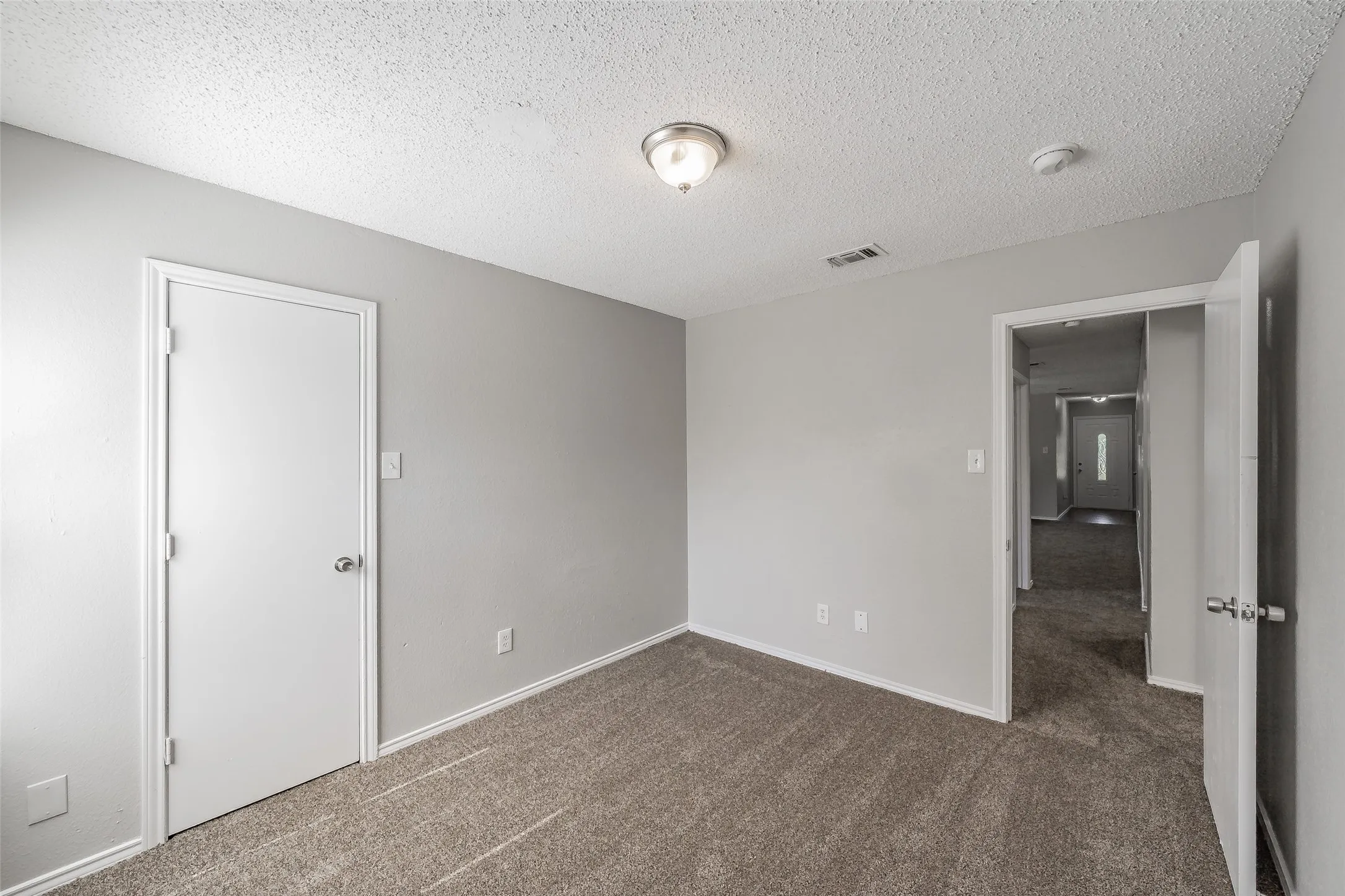 Single Family Residence For Sale in Tarrant County , 3750 Meadowbrook Drive, Fort Worth, Texas 76103, 3 Bedroom, 2 Bathroom, 1 Garage spaces, 1,379 Sqft, built in 1998, mls#21408835, Real Estate Agent in Fort Worth, Homes For Sale in Tarrant county, Homes For Sale in Fort Worth, Realtor in Fort Worth Texas, Real Estate Brokerage Independent Realty Texas, Luminita Cordes Realtor