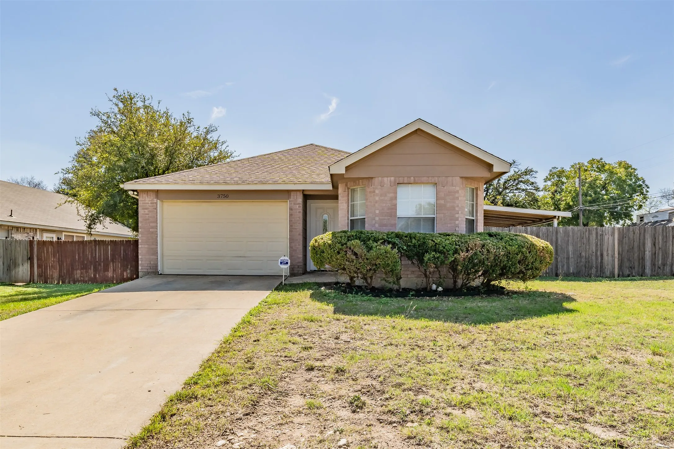 Single Family Residence For Sale in Tarrant County , 3750 Meadowbrook Drive, Fort Worth, Texas 76103, 3 Bedroom, 2 Bathroom, 1 Garage spaces, 1,379 Sqft, built in 1998, mls#21408835, Real Estate Agent in Fort Worth, Homes For Sale in Tarrant county, Homes For Sale in Fort Worth, Realtor in Fort Worth Texas, Real Estate Brokerage Independent Realty Texas, Luminita Cordes Realtor