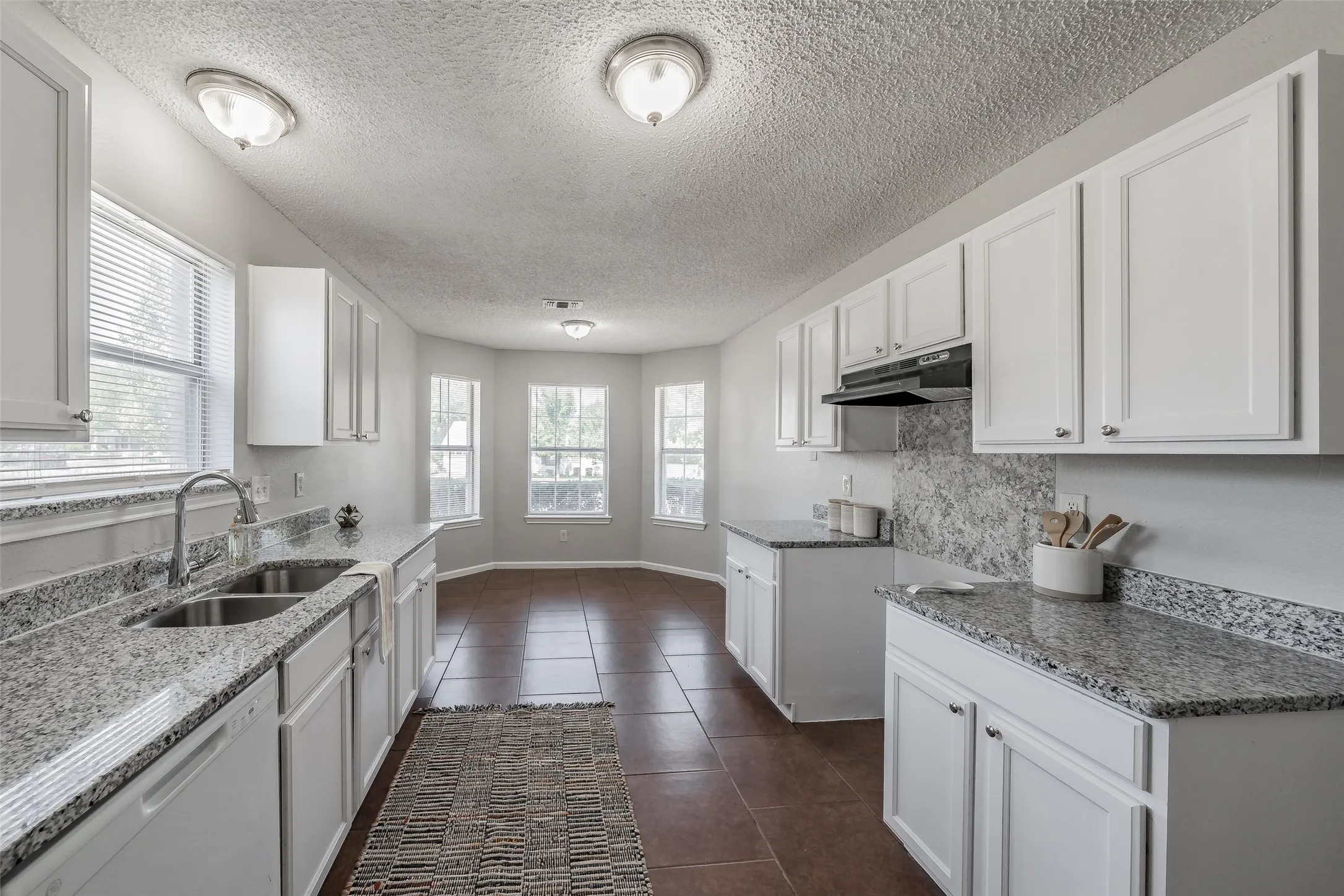 Single Family Residence For Sale in Tarrant County , 3750 Meadowbrook Drive, Fort Worth, Texas 76103, 3 Bedroom, 2 Bathroom, 1 Garage spaces, 1,379 Sqft, built in 1998, mls#21408835, Real Estate Agent in Fort Worth, Homes For Sale in Tarrant county, Homes For Sale in Fort Worth, Realtor in Fort Worth Texas, Real Estate Brokerage Independent Realty Texas, Luminita Cordes Realtor