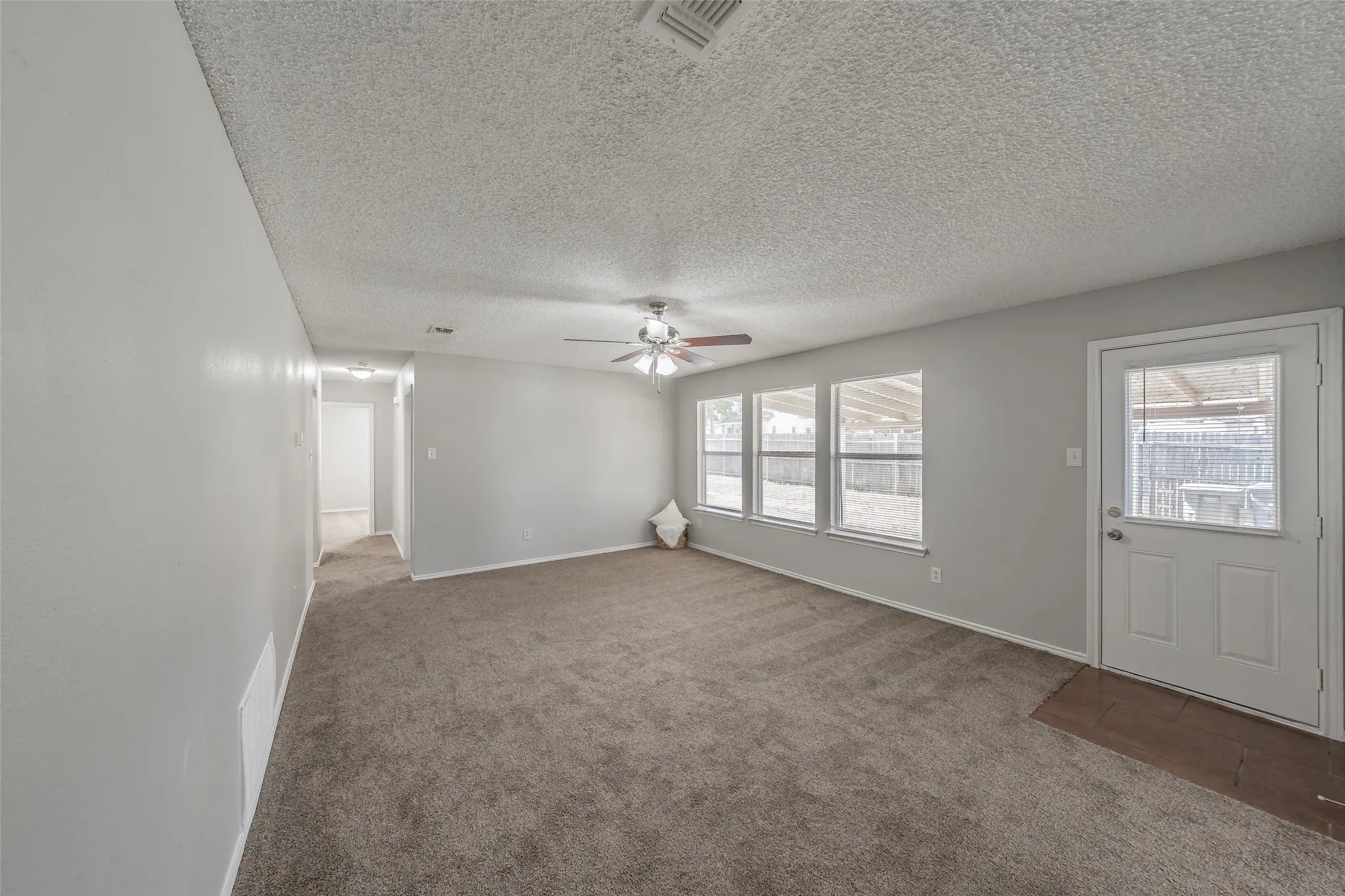 Single Family Residence For Sale in Tarrant County , 3750 Meadowbrook Drive, Fort Worth, Texas 76103, 3 Bedroom, 2 Bathroom, 1 Garage spaces, 1,379 Sqft, built in 1998, mls#21408835, Real Estate Agent in Fort Worth, Homes For Sale in Tarrant county, Homes For Sale in Fort Worth, Realtor in Fort Worth Texas, Real Estate Brokerage Independent Realty Texas, Luminita Cordes Realtor