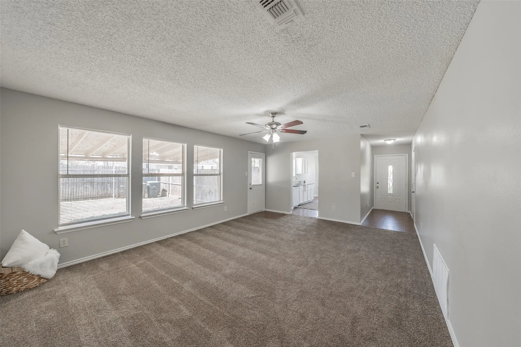 Single Family Residence For Sale in Tarrant County , 3750 Meadowbrook Drive, Fort Worth, Texas 76103, 3 Bedroom, 2 Bathroom, 1 Garage spaces, 1,379 Sqft, built in 1998, mls#21408835, Real Estate Agent in Fort Worth, Homes For Sale in Tarrant county, Homes For Sale in Fort Worth, Realtor in Fort Worth Texas, Real Estate Brokerage Independent Realty Texas, Luminita Cordes Realtor