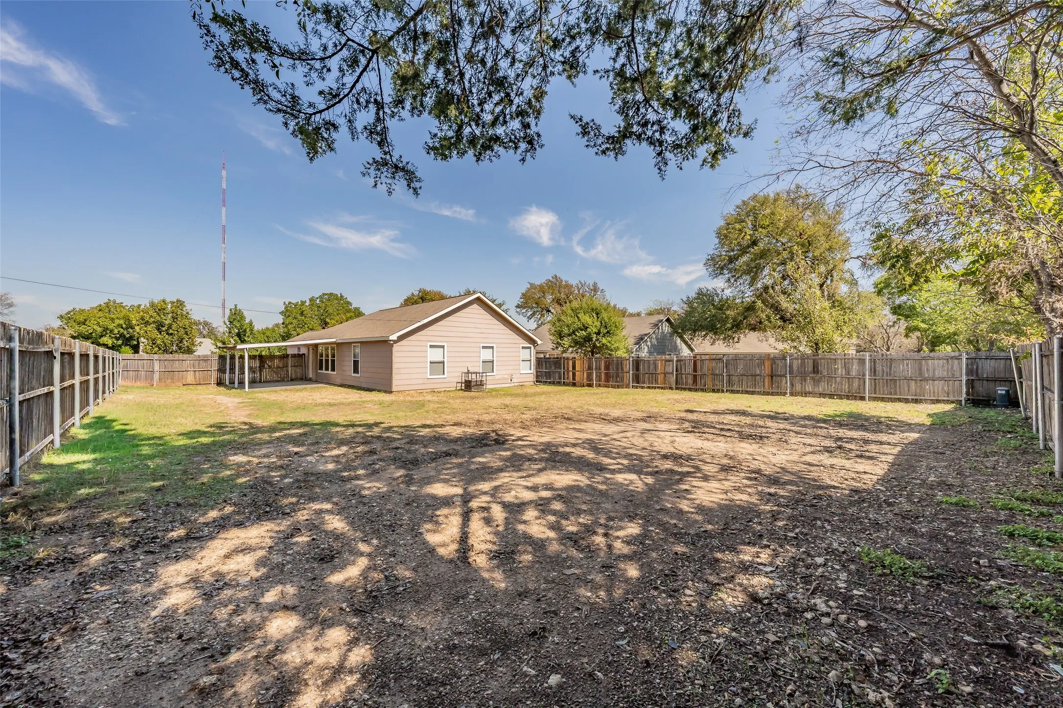 Single Family Residence For Sale in Tarrant County , 3750 Meadowbrook Drive, Fort Worth, Texas 76103, 3 Bedroom, 2 Bathroom, 1 Garage spaces, 1,379 Sqft, built in 1998, mls#21408835, Real Estate Agent in Fort Worth, Homes For Sale in Tarrant county, Homes For Sale in Fort Worth, Realtor in Fort Worth Texas, Real Estate Brokerage Independent Realty Texas, Luminita Cordes Realtor
